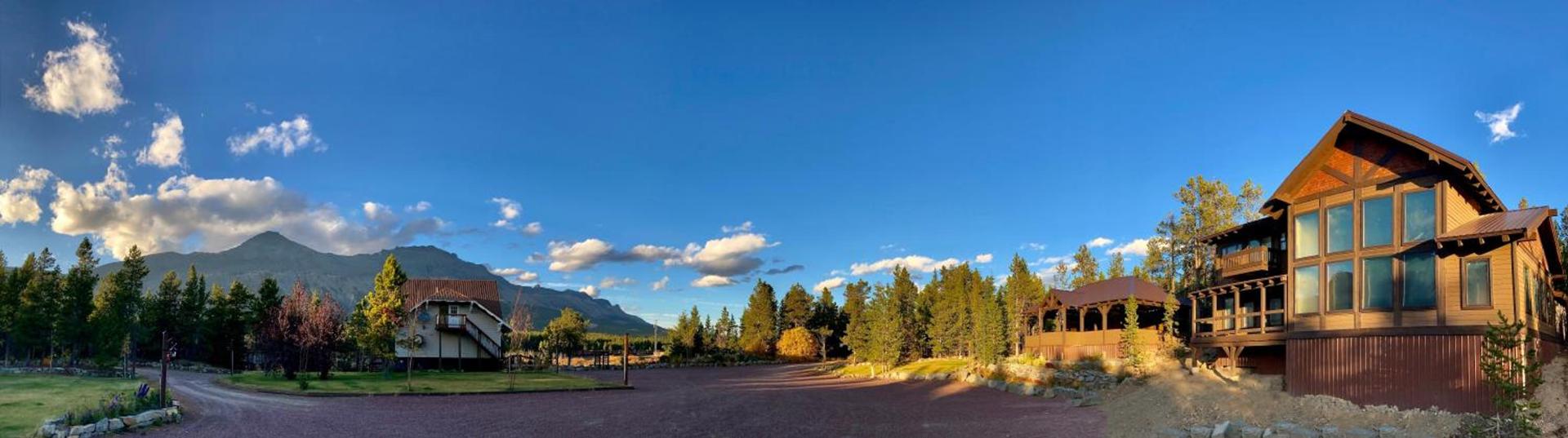 Summit Mountain Lodge and Steakhouse — hotel in East Glacier Park