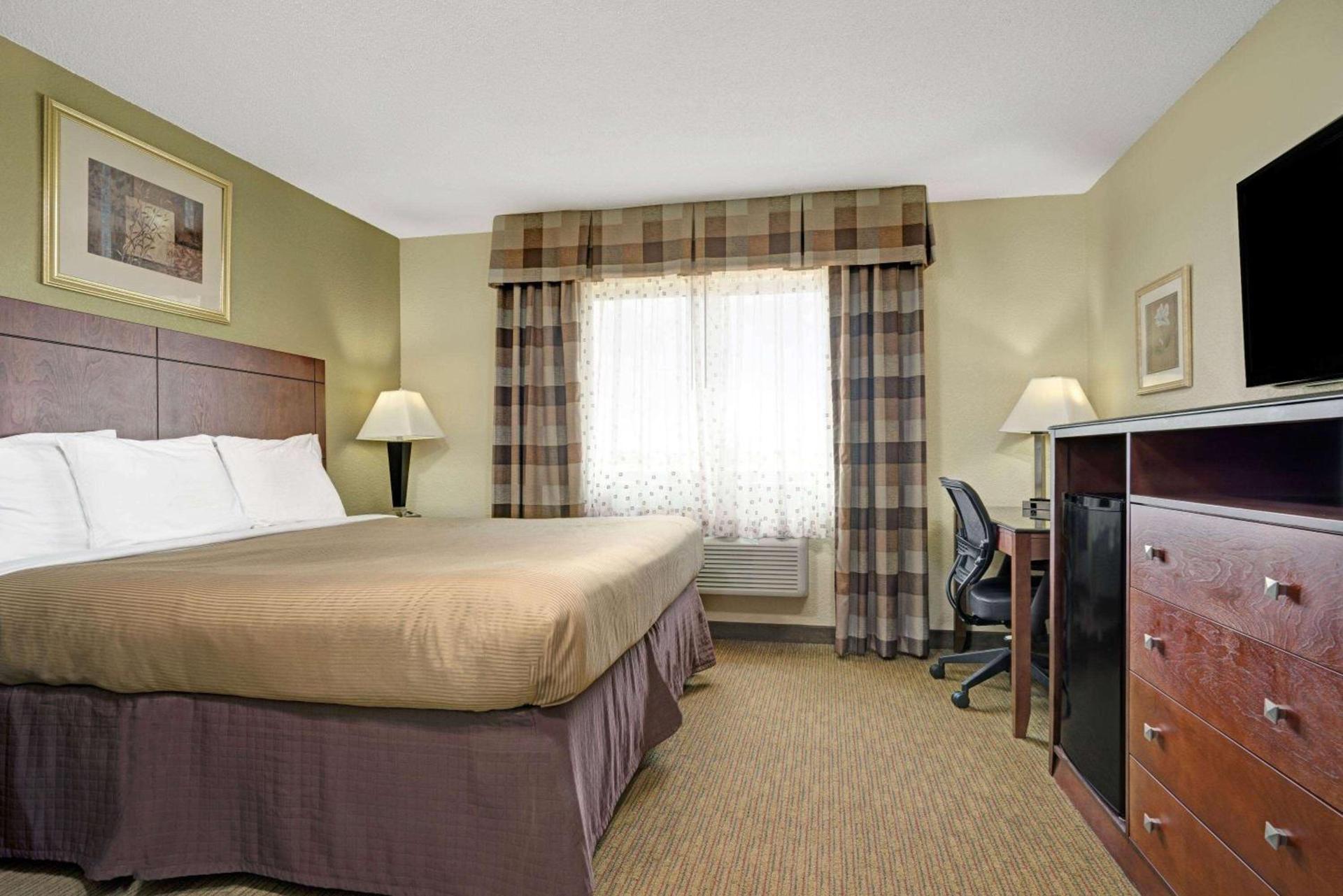Super 8 by Wyndham Monticello photo 6