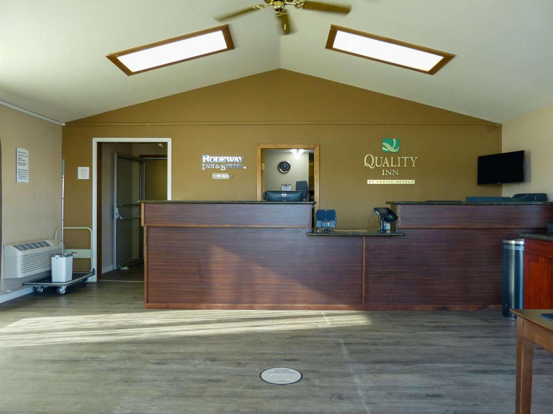 Rodeway Inn & Suites Ontario photo 9