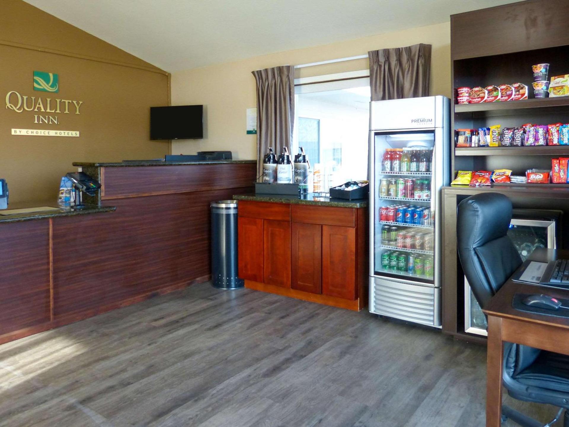 Rodeway Inn & Suites Ontario photo 10