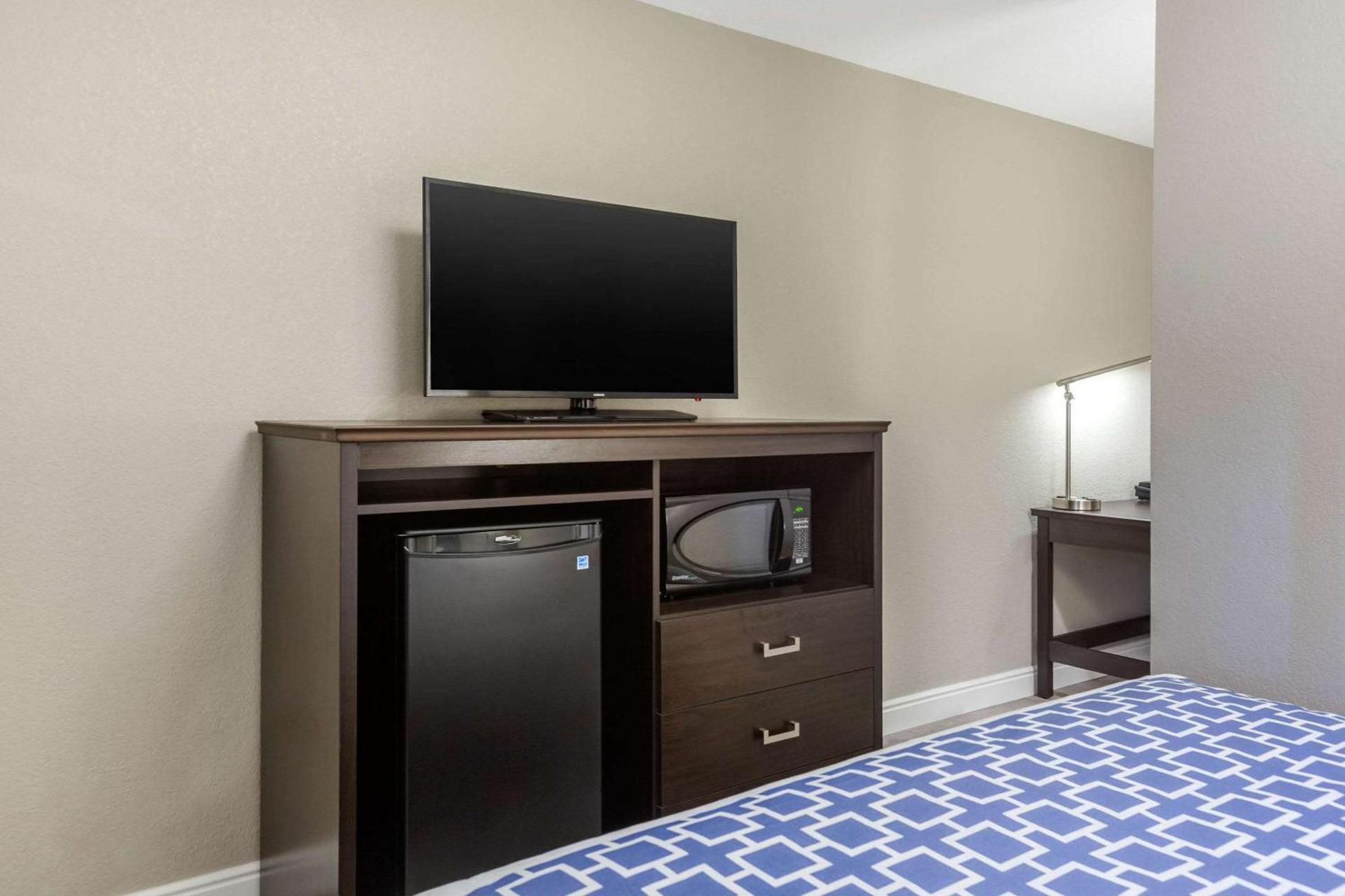 Rodeway Inn & Suites Ontario photo 15