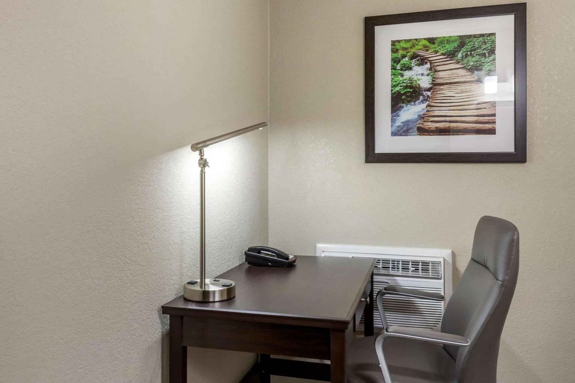 Rodeway Inn & Suites Ontario photo 16