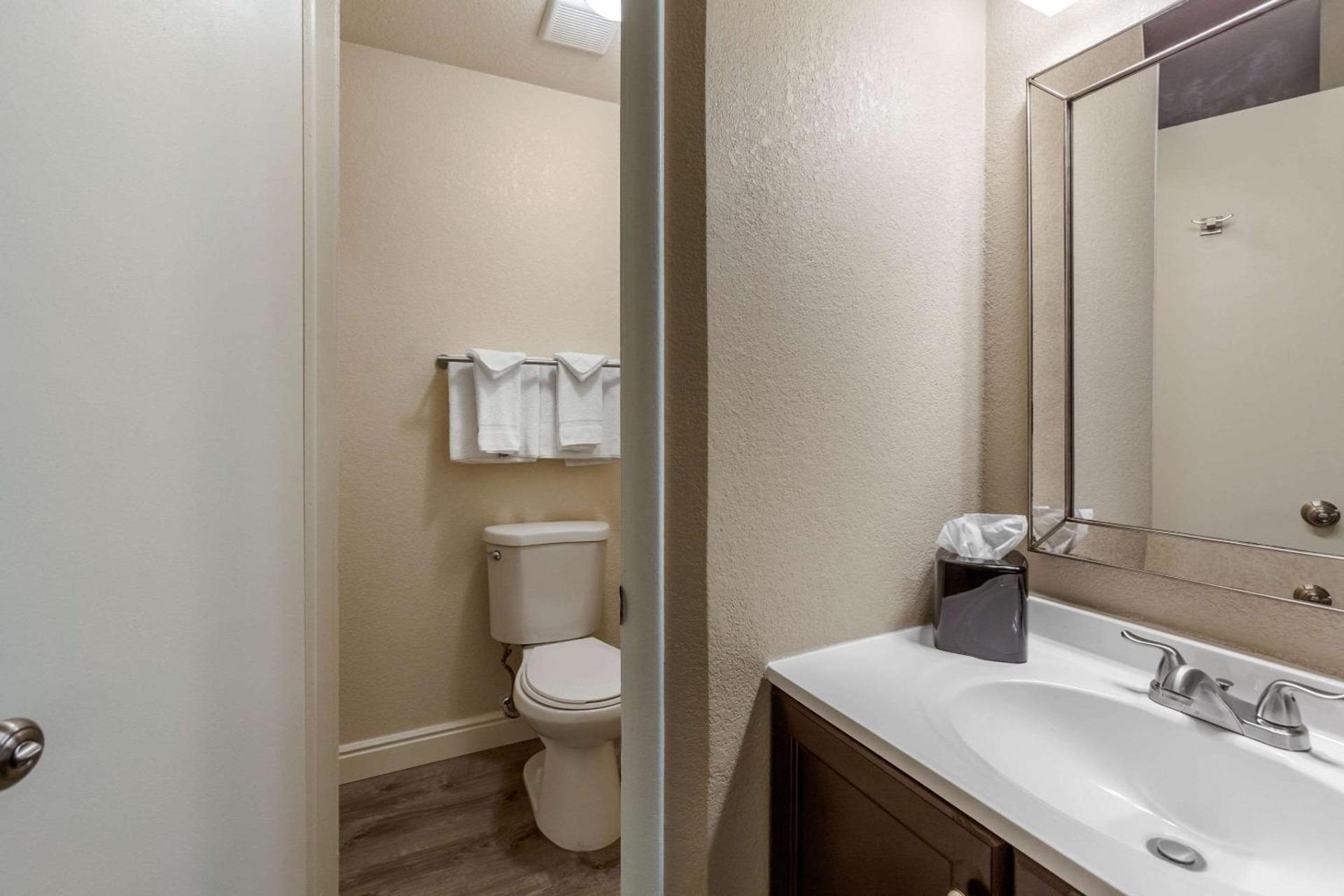 Rodeway Inn & Suites Ontario photo 18