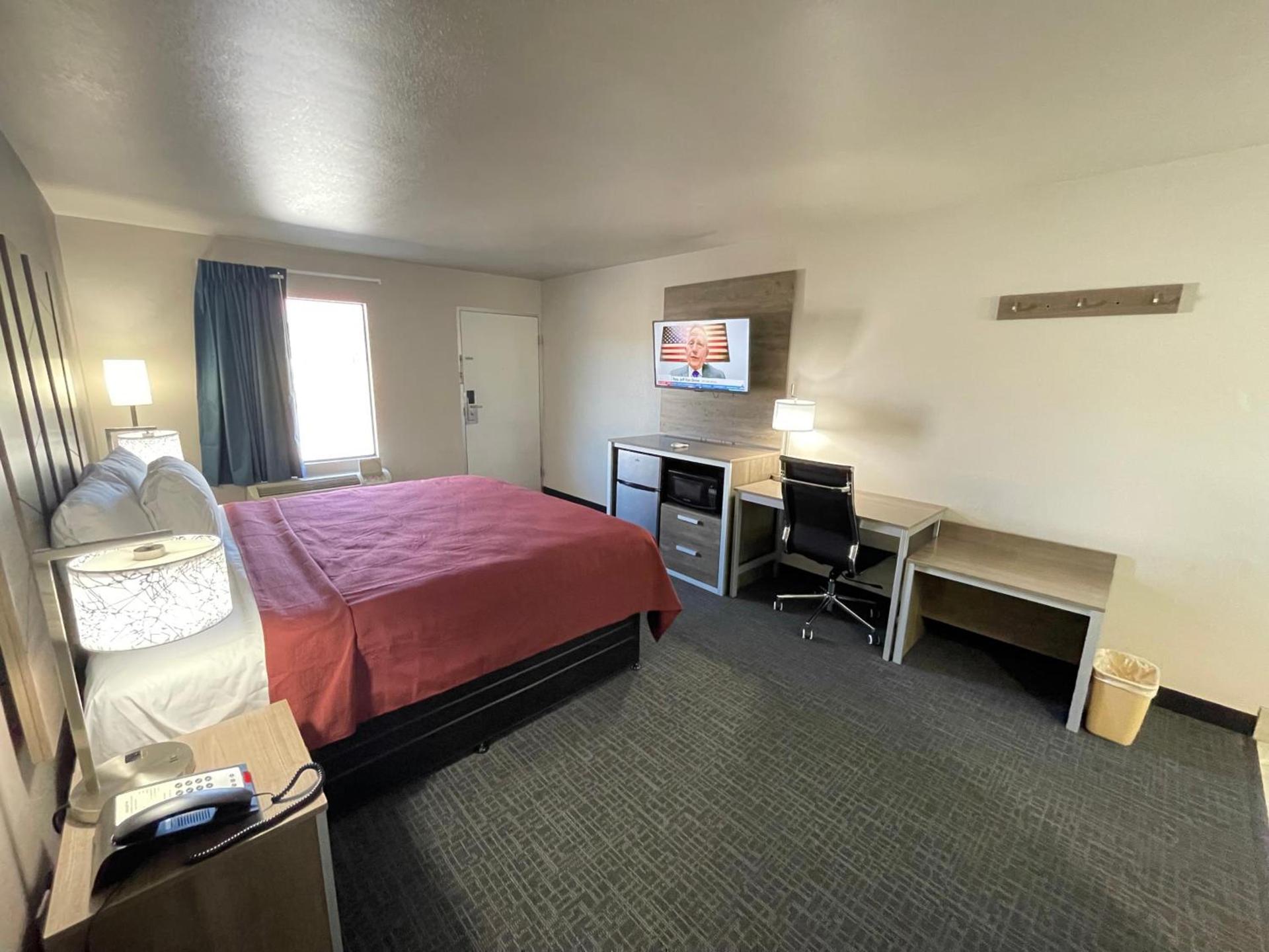 Excellent Inn & Suites photo 6