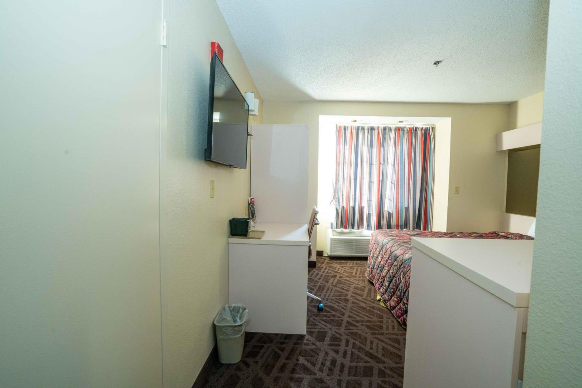 Red Roof Inn & Suites Euless - DFW Airport Southwest photo 22