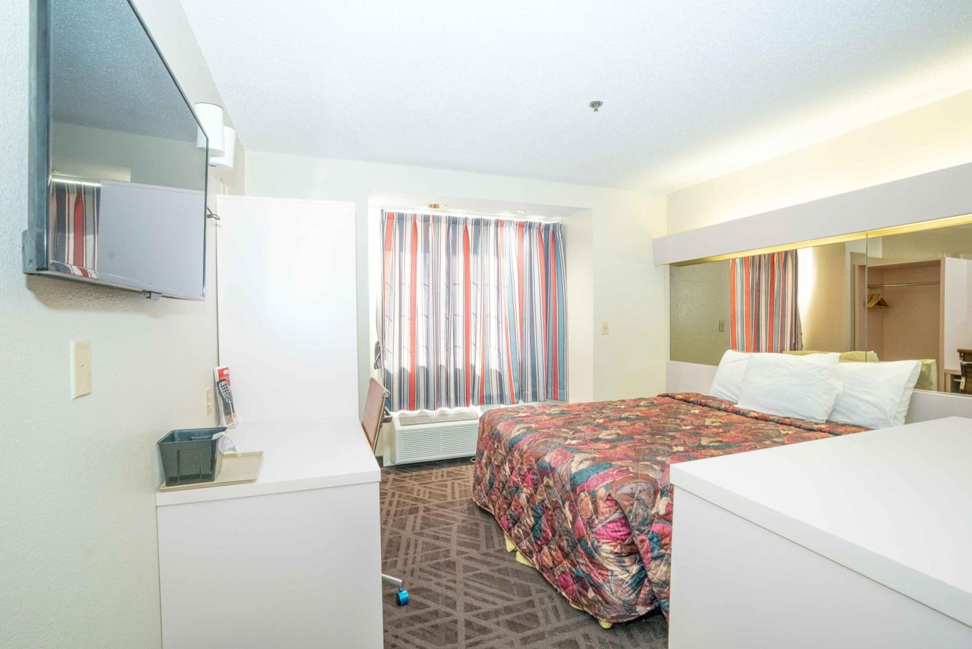 Red Roof Inn & Suites Euless - DFW Airport Southwest photo 23