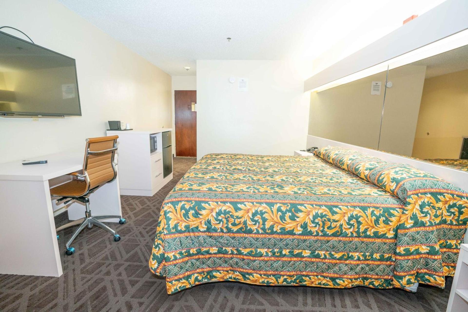 Red Roof Inn & Suites Euless - DFW Airport Southwest photo 27