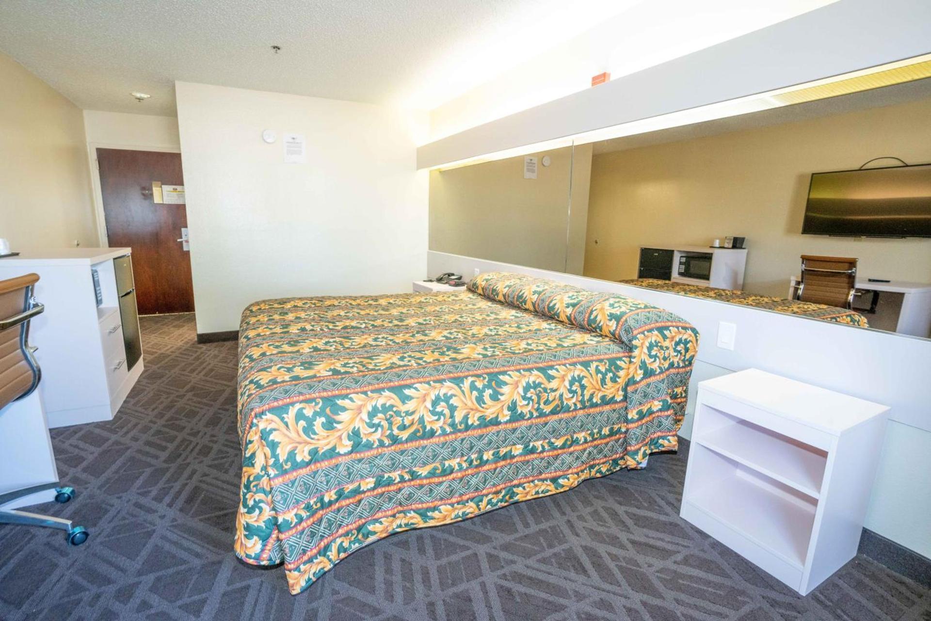 Red Roof Inn & Suites Euless - DFW Airport Southwest photo 29