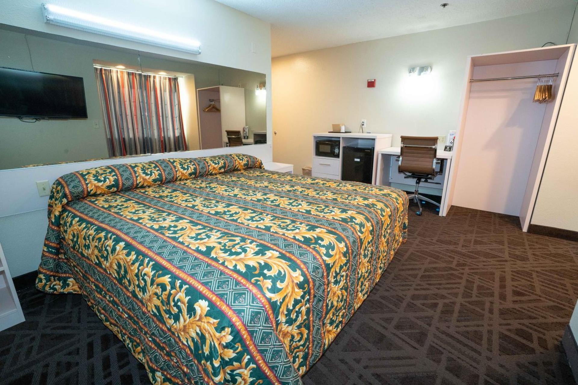 Red Roof Inn & Suites Euless - DFW Airport Southwest photo 37