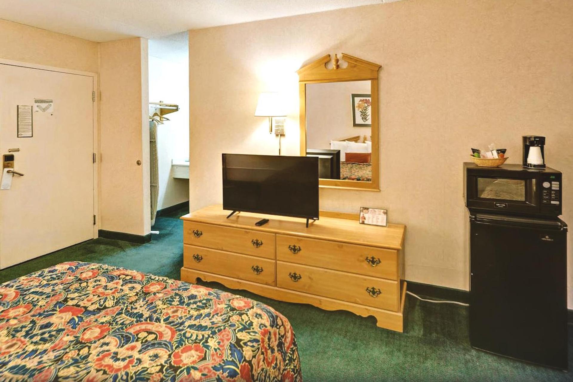 Key Inn Roseville photo 19