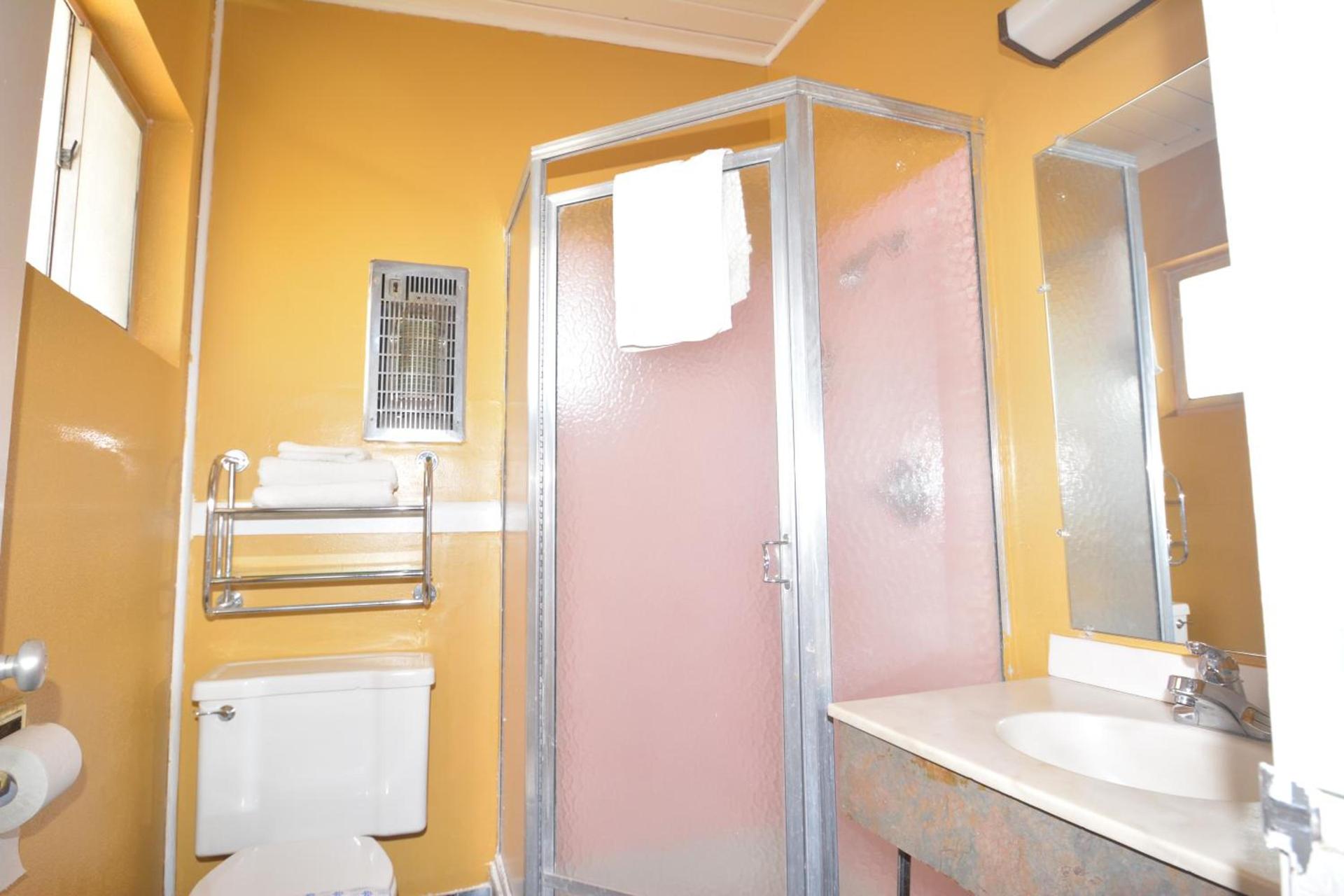 Gateway Inn photo 25