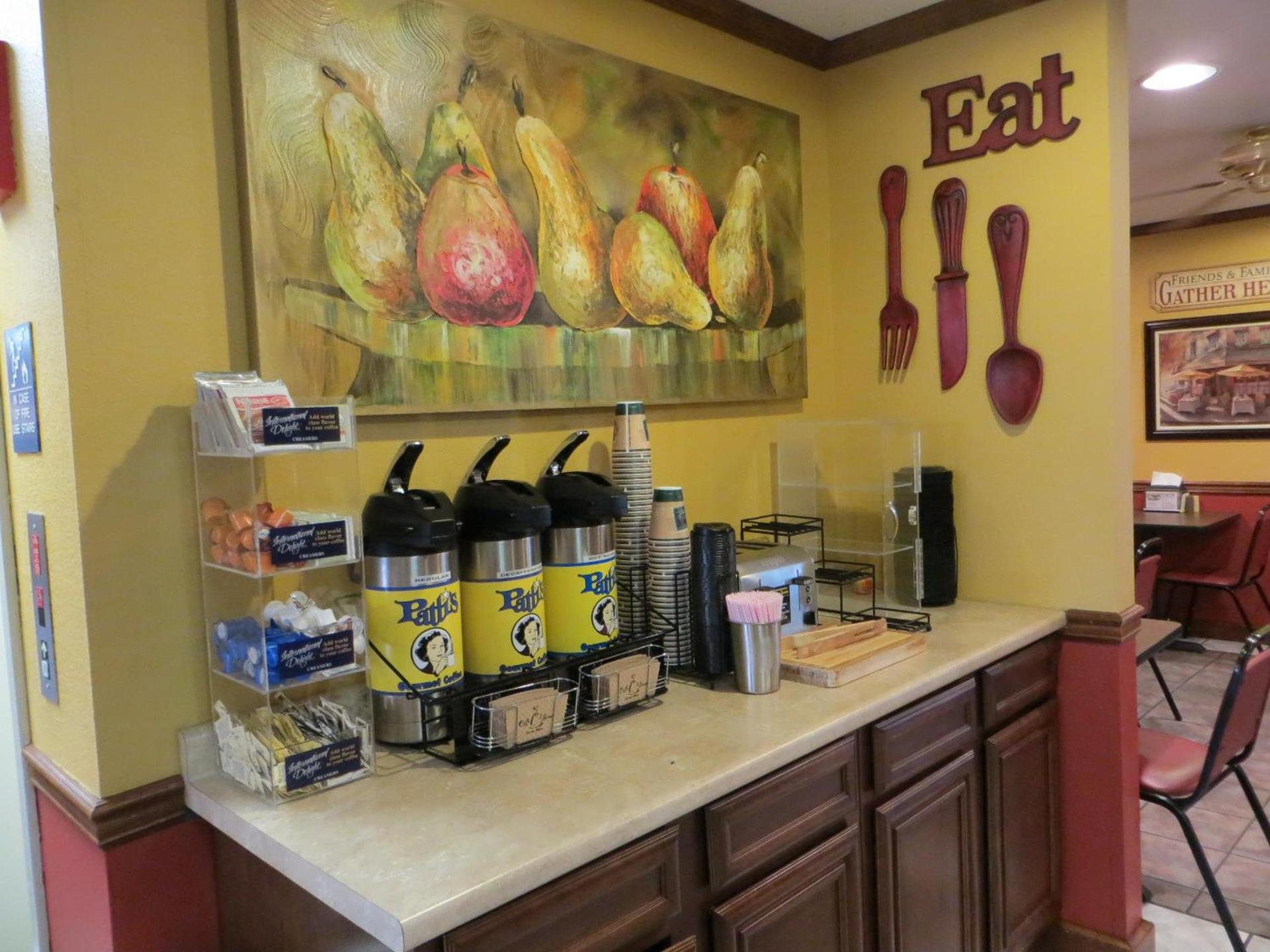 Patti's Inn and Suites photo 12