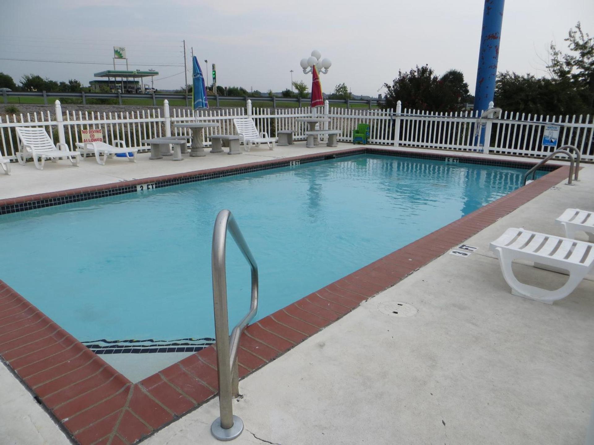 Patti's Inn and Suites photo 2