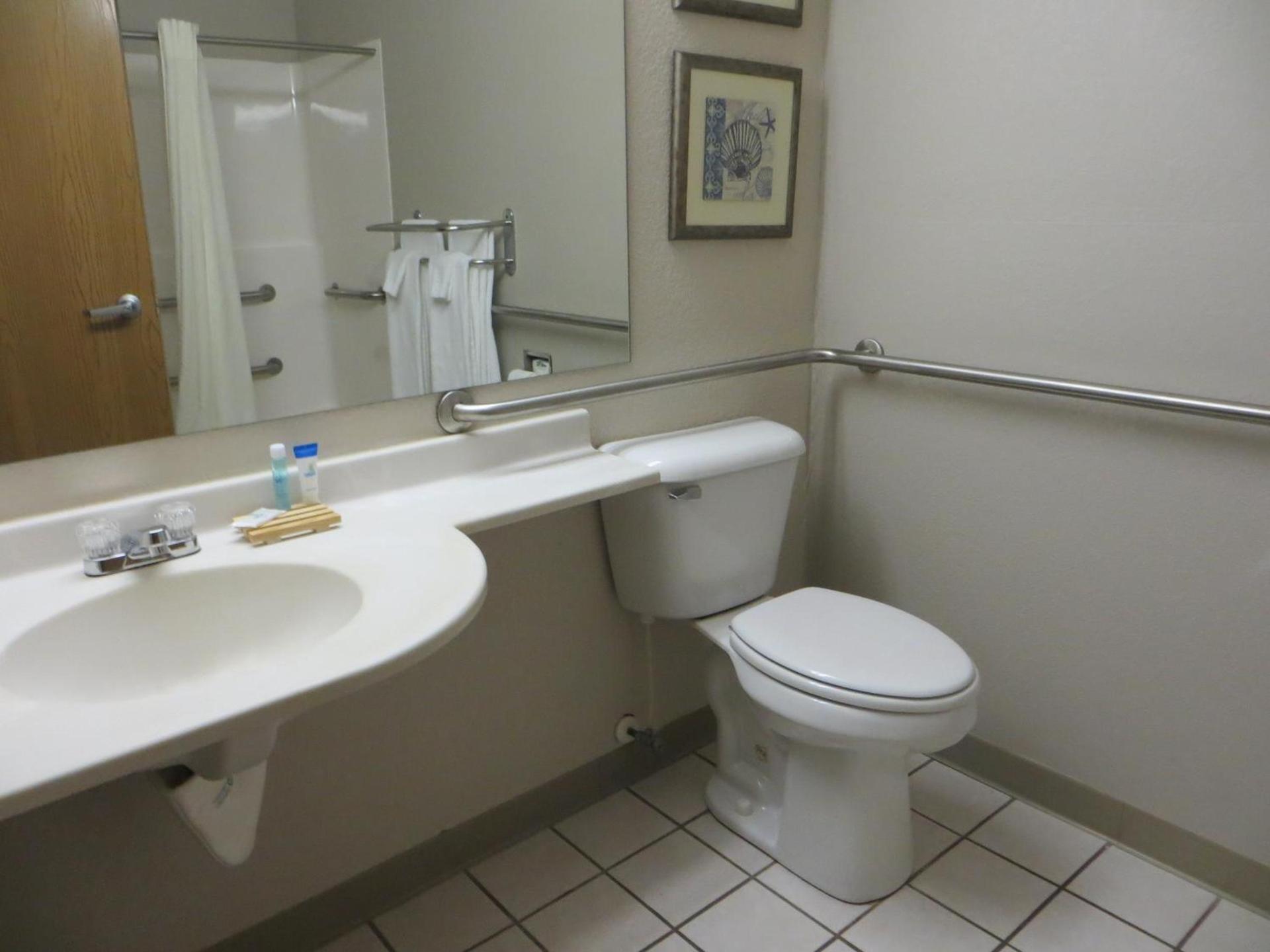 Patti's Inn and Suites photo 9