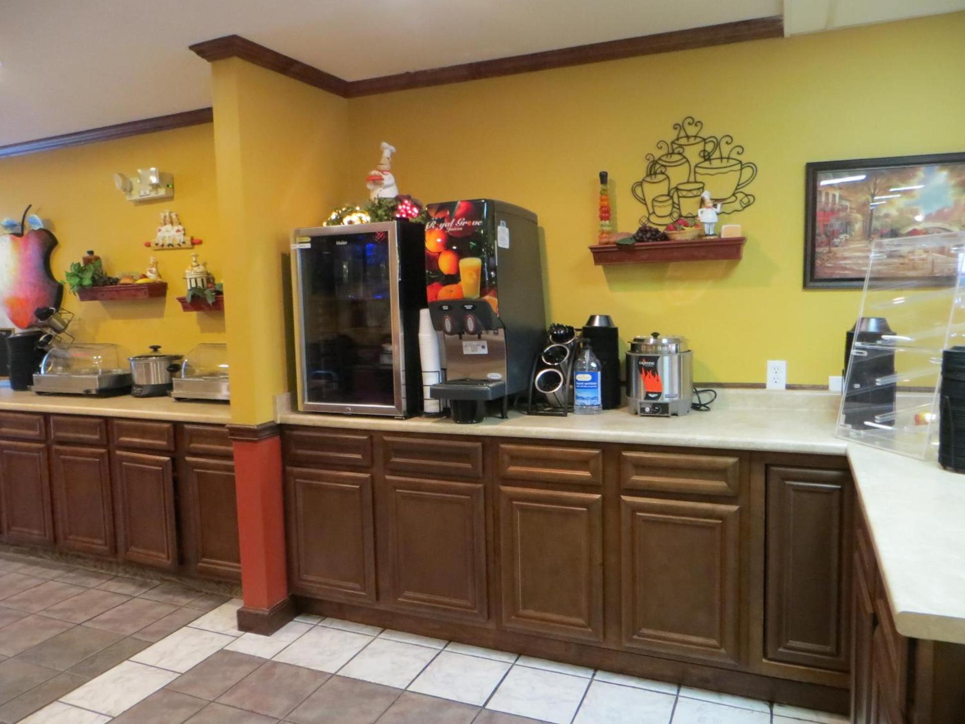 Patti's Inn and Suites photo 13