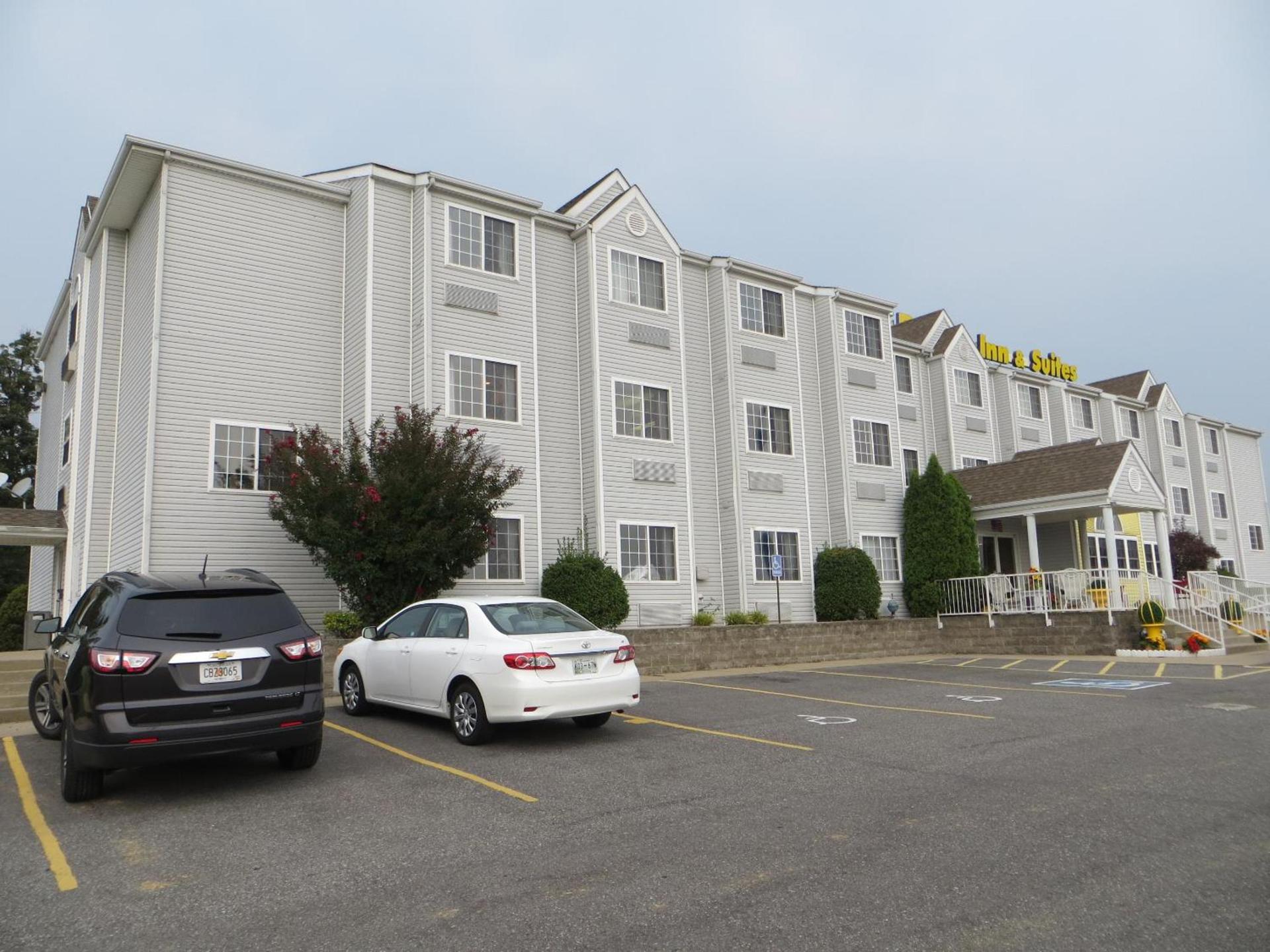 Patti's Inn and Suites photo 25