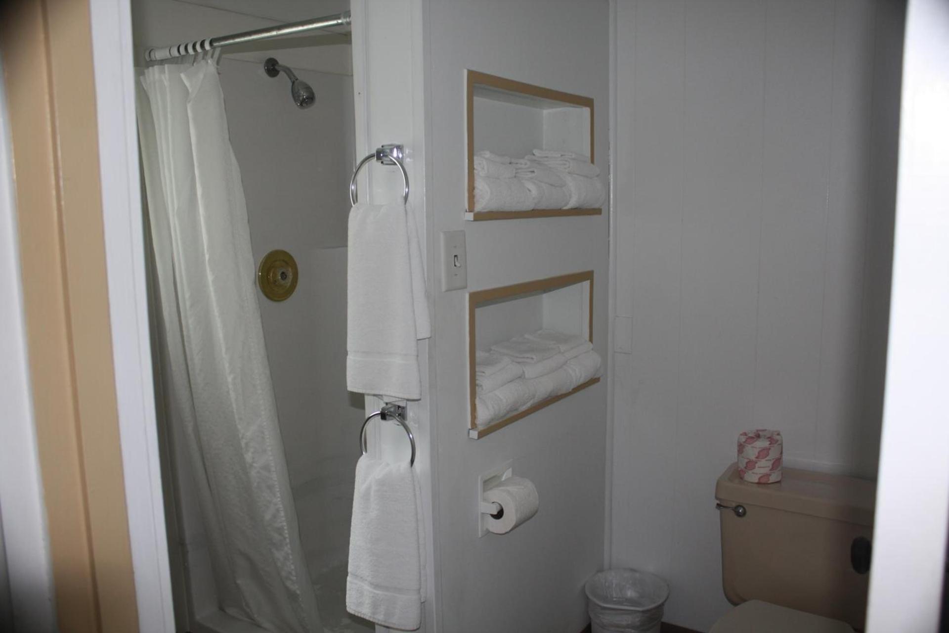 Economy Inn photo 6