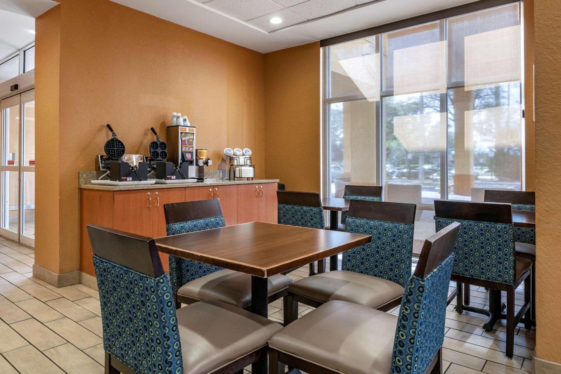 Comfort Inn & Suites Orlando North photo 40