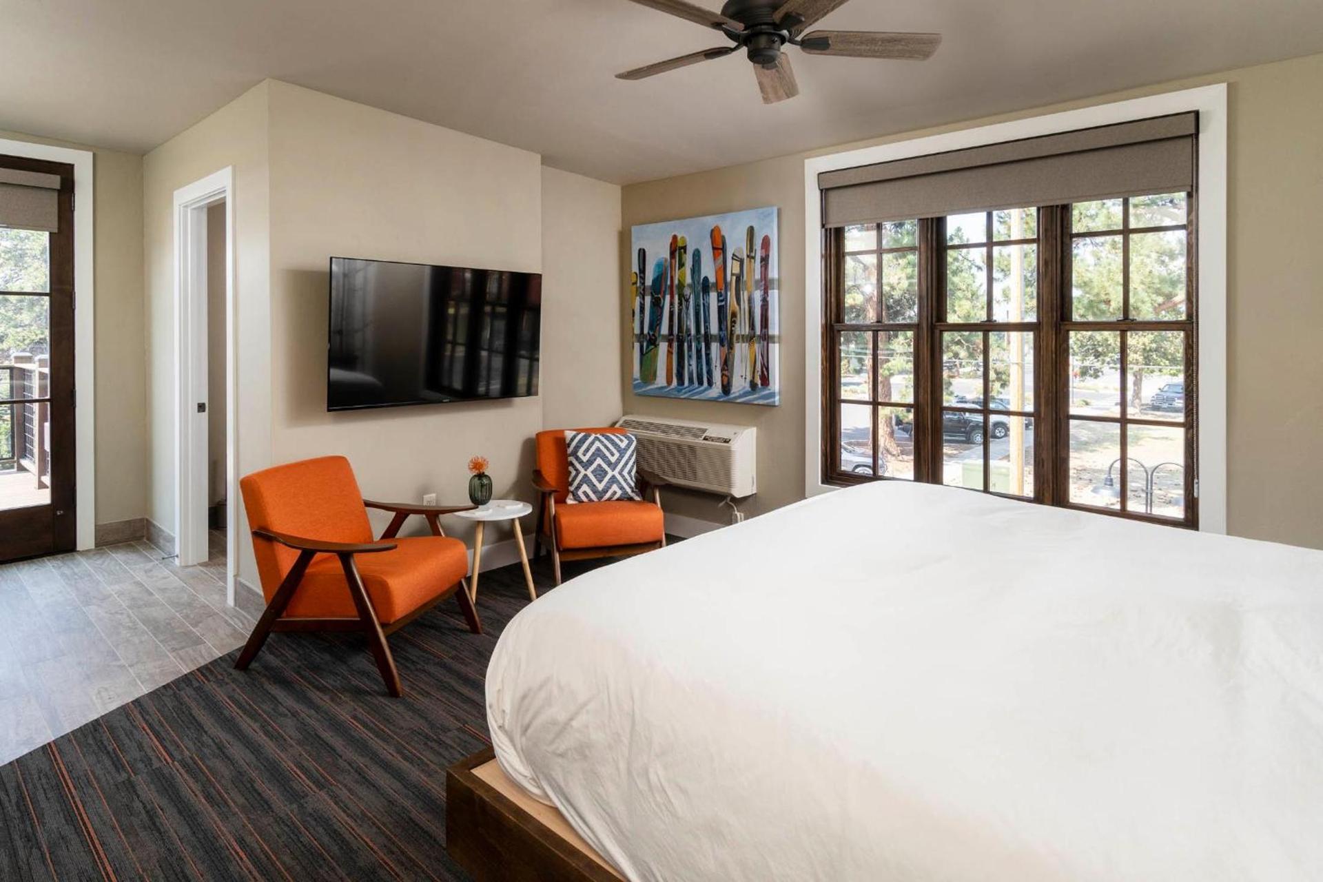 Ski Inn Taphouse Hotel photo 12