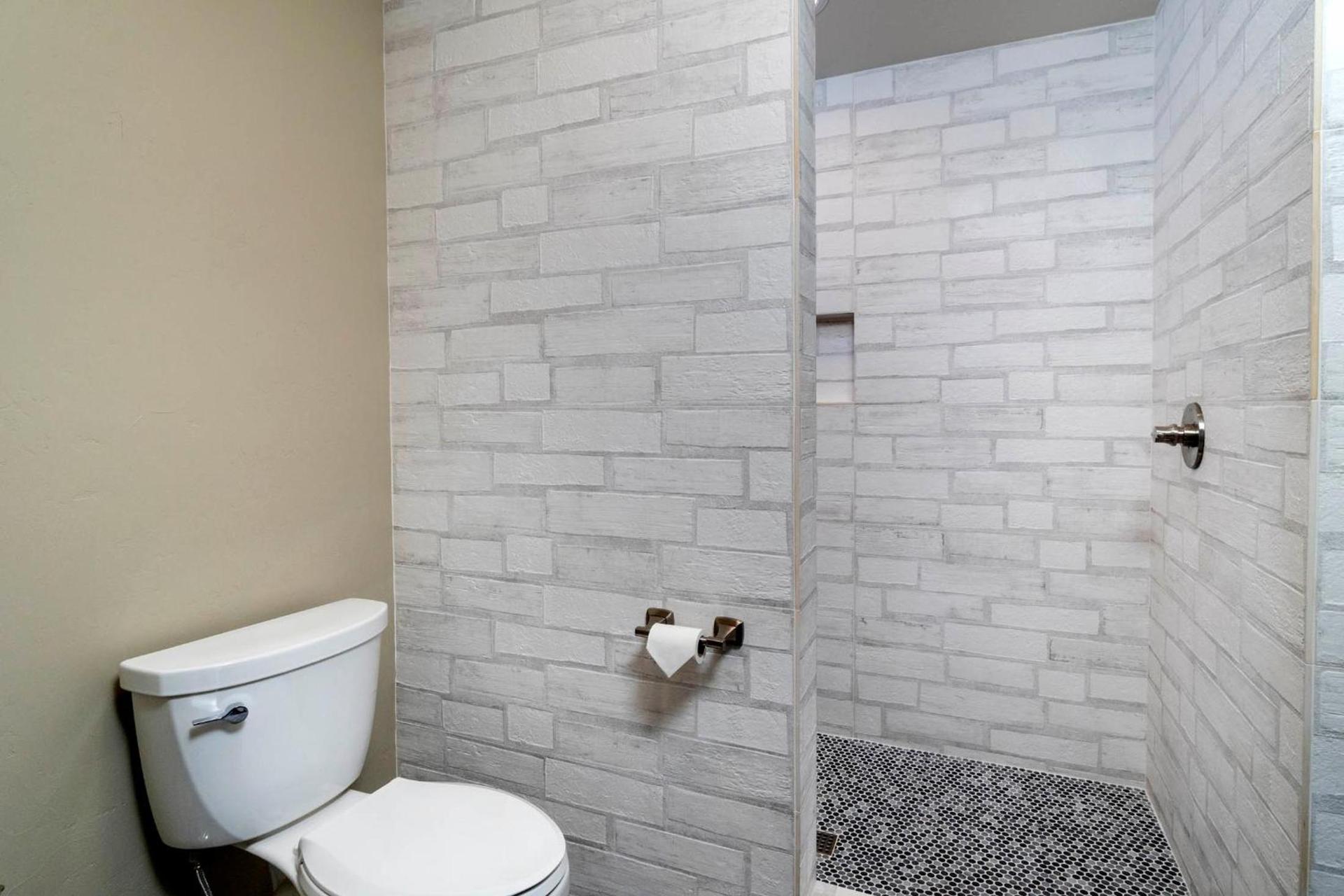 Ski Inn Taphouse Hotel photo 11