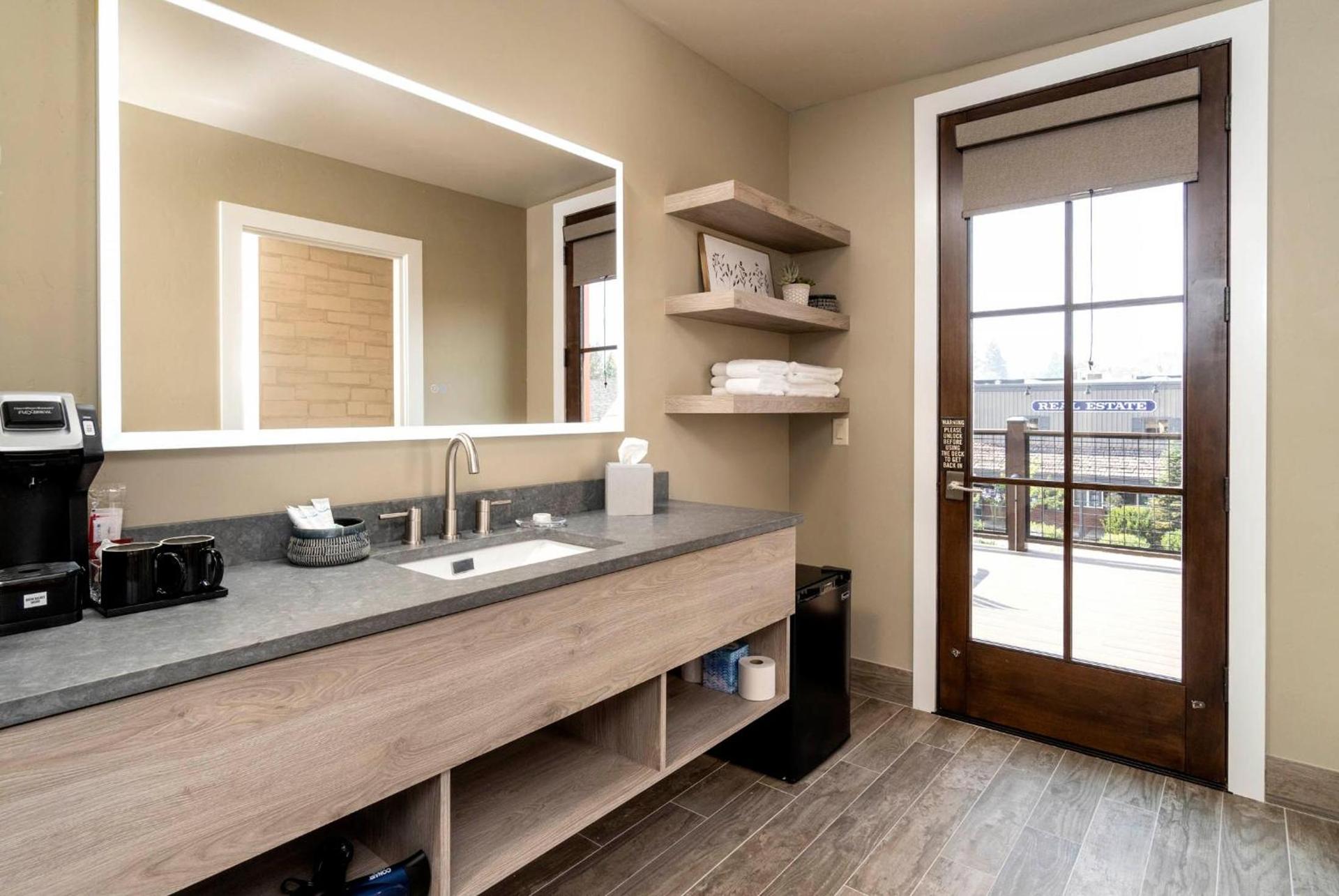 Ski Inn Taphouse Hotel photo 10