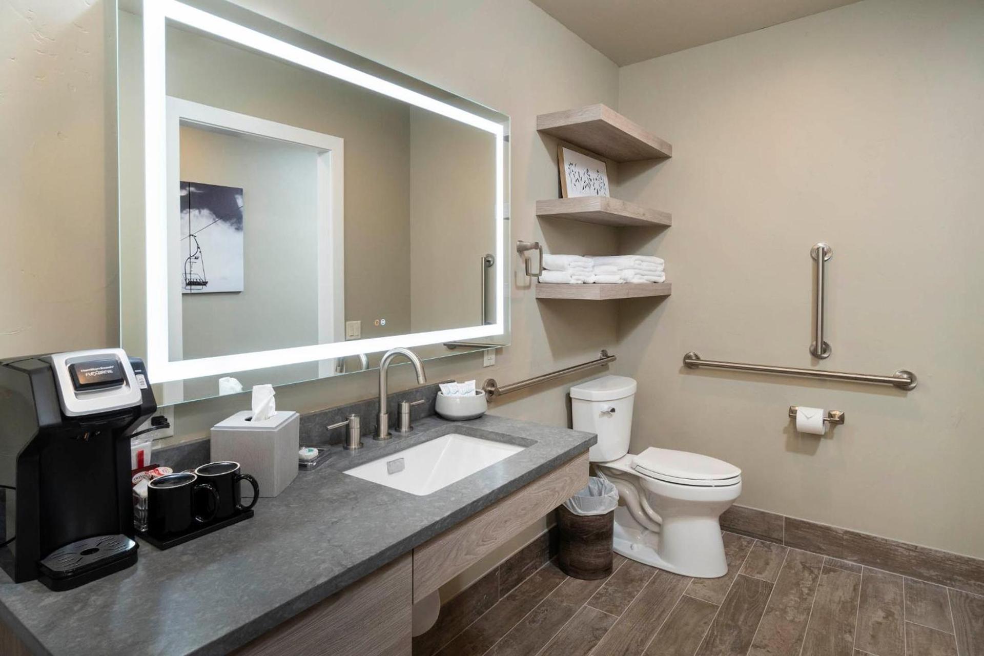 Ski Inn Taphouse Hotel photo 19