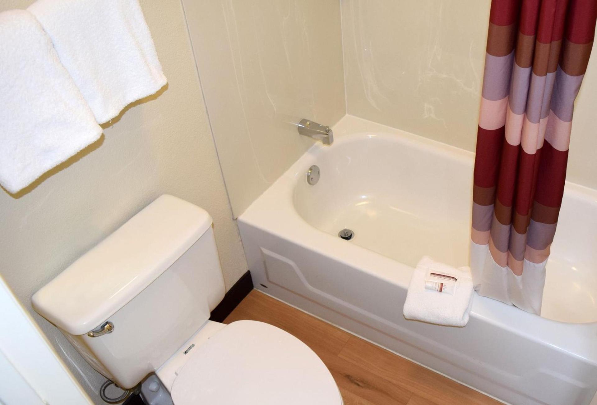 Red Roof Inn Buffalo - Niagara Airport photo 24