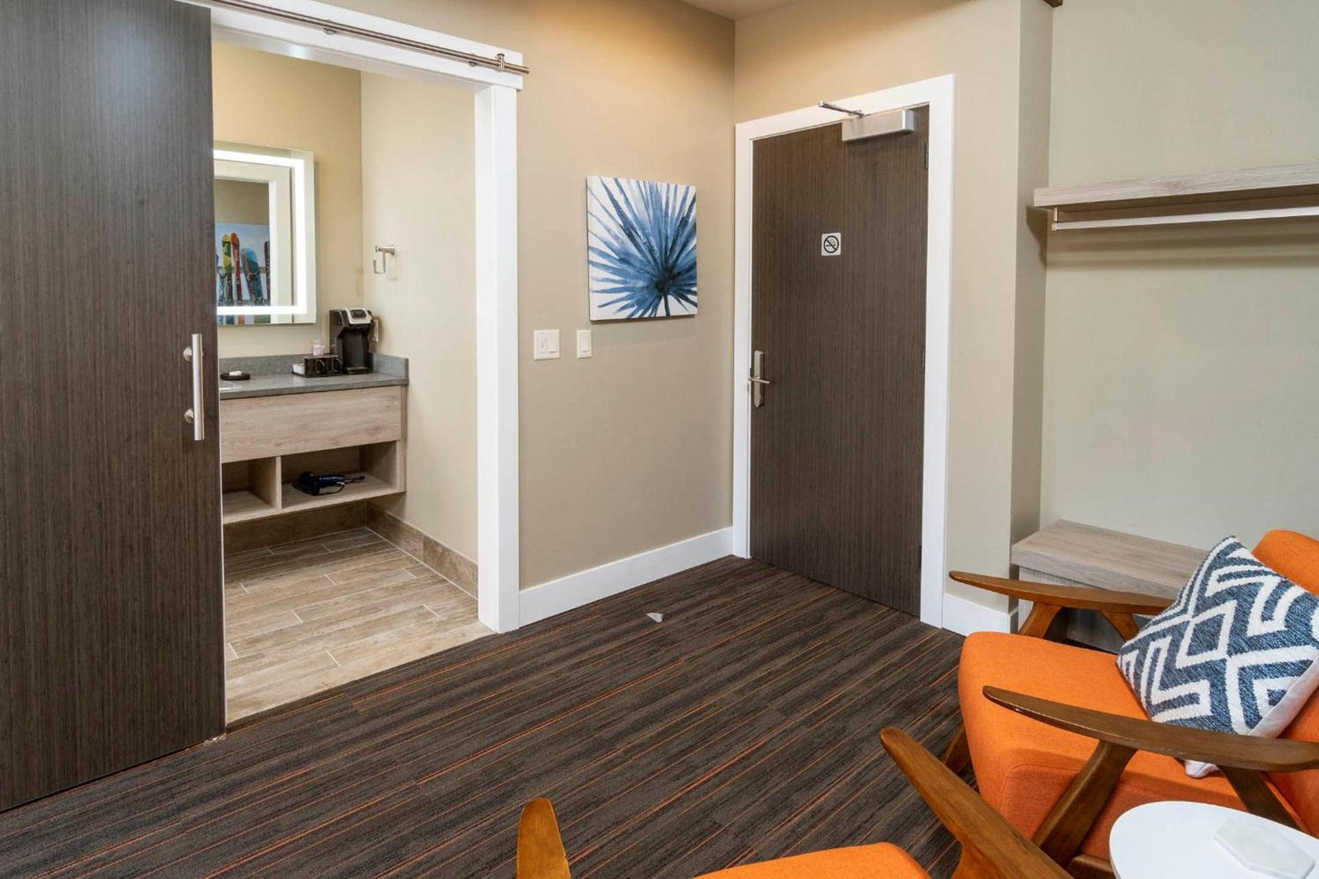 Ski Inn Taphouse Hotel photo 26