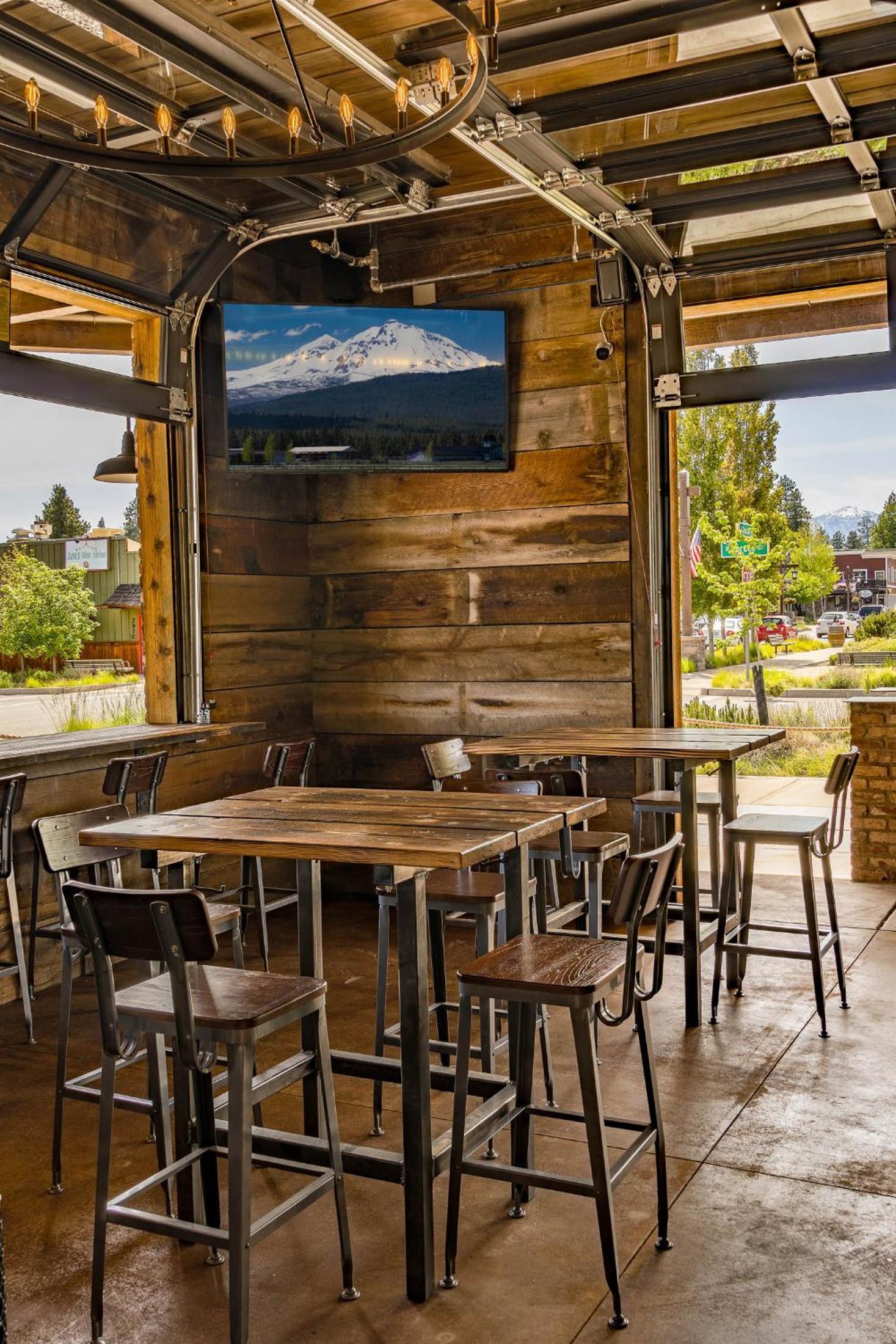 Ski Inn Taphouse Hotel photo 8