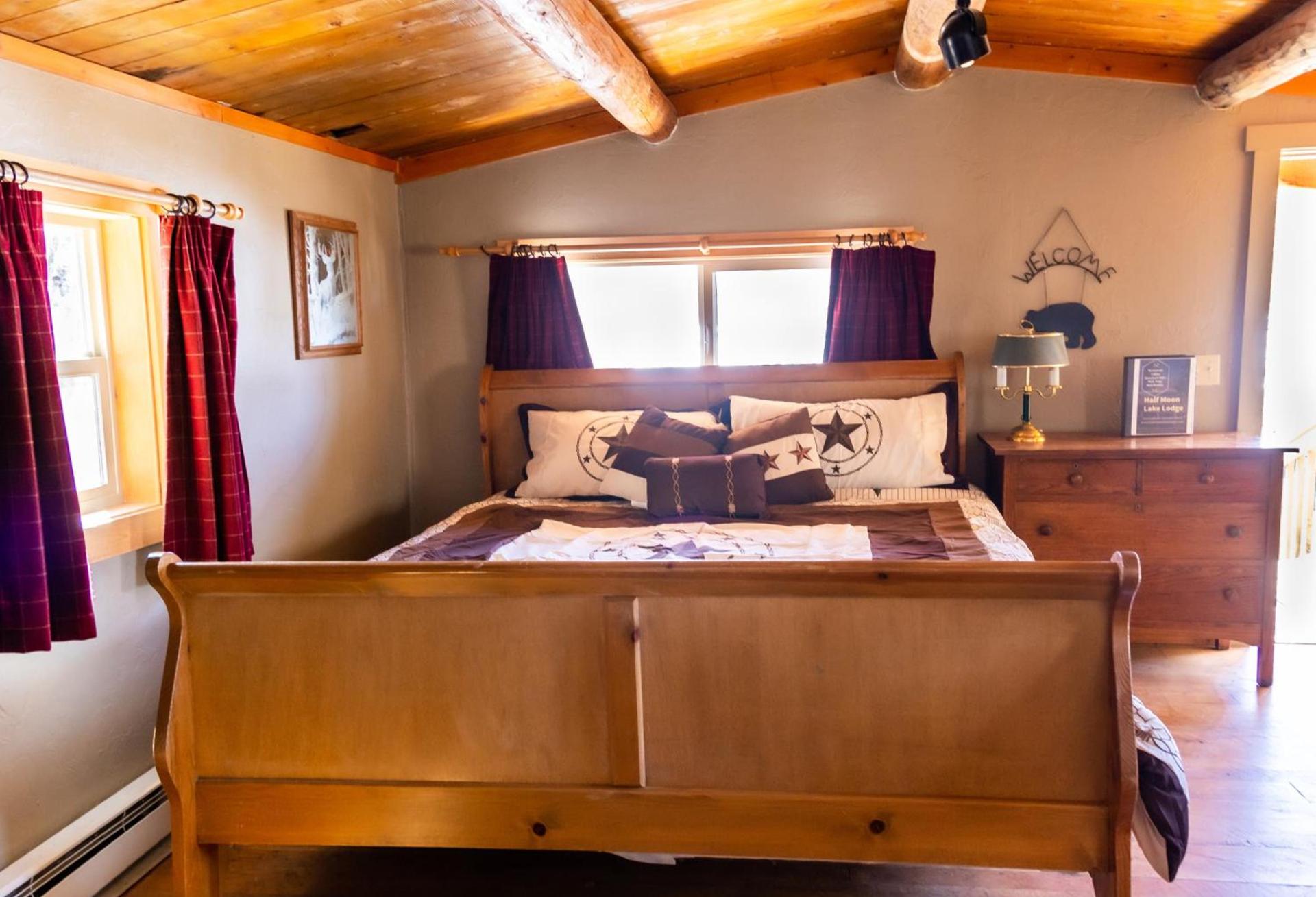 Half Moon Lake Lodge photo 4