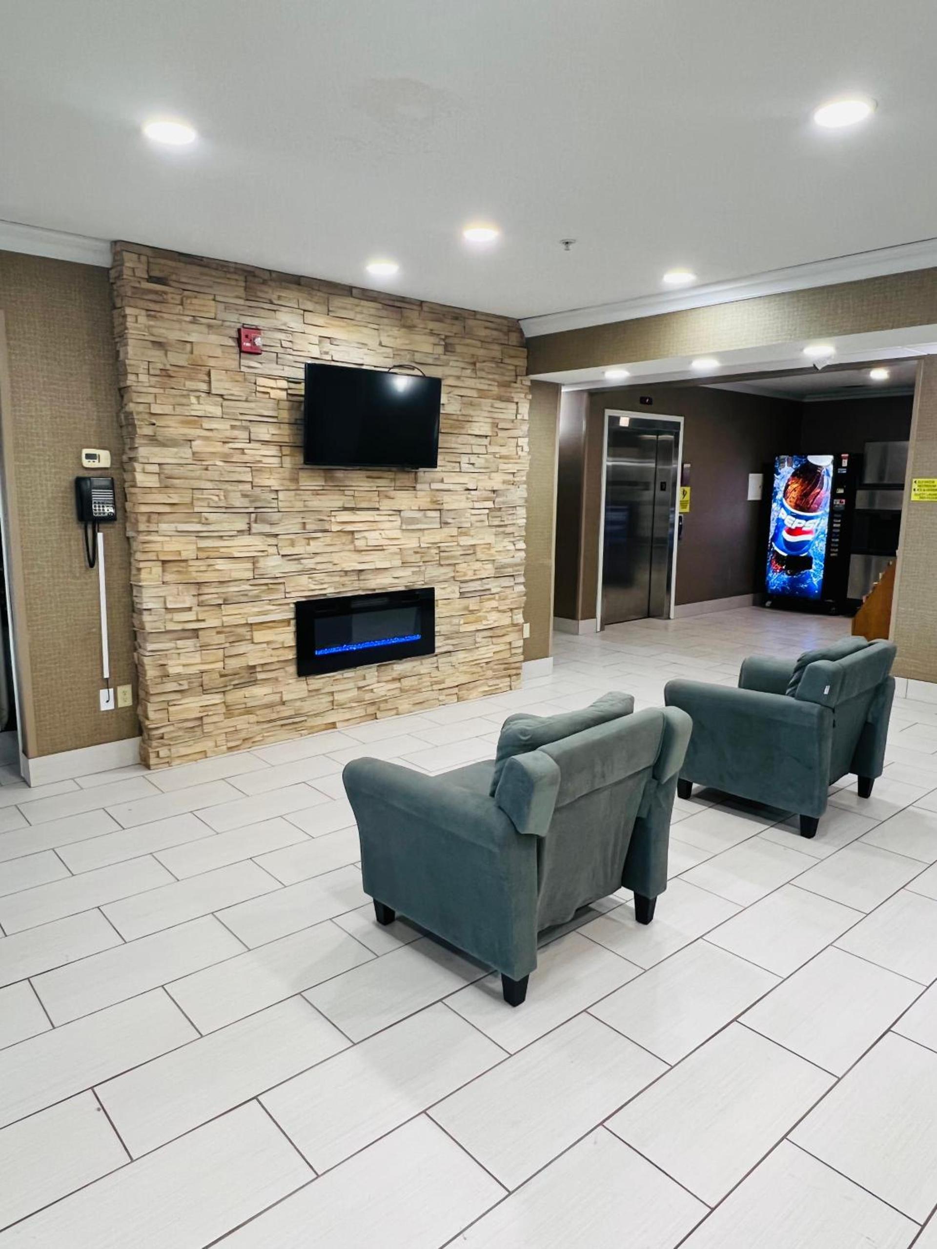 Super 8 by Wyndham South Bend photo 12