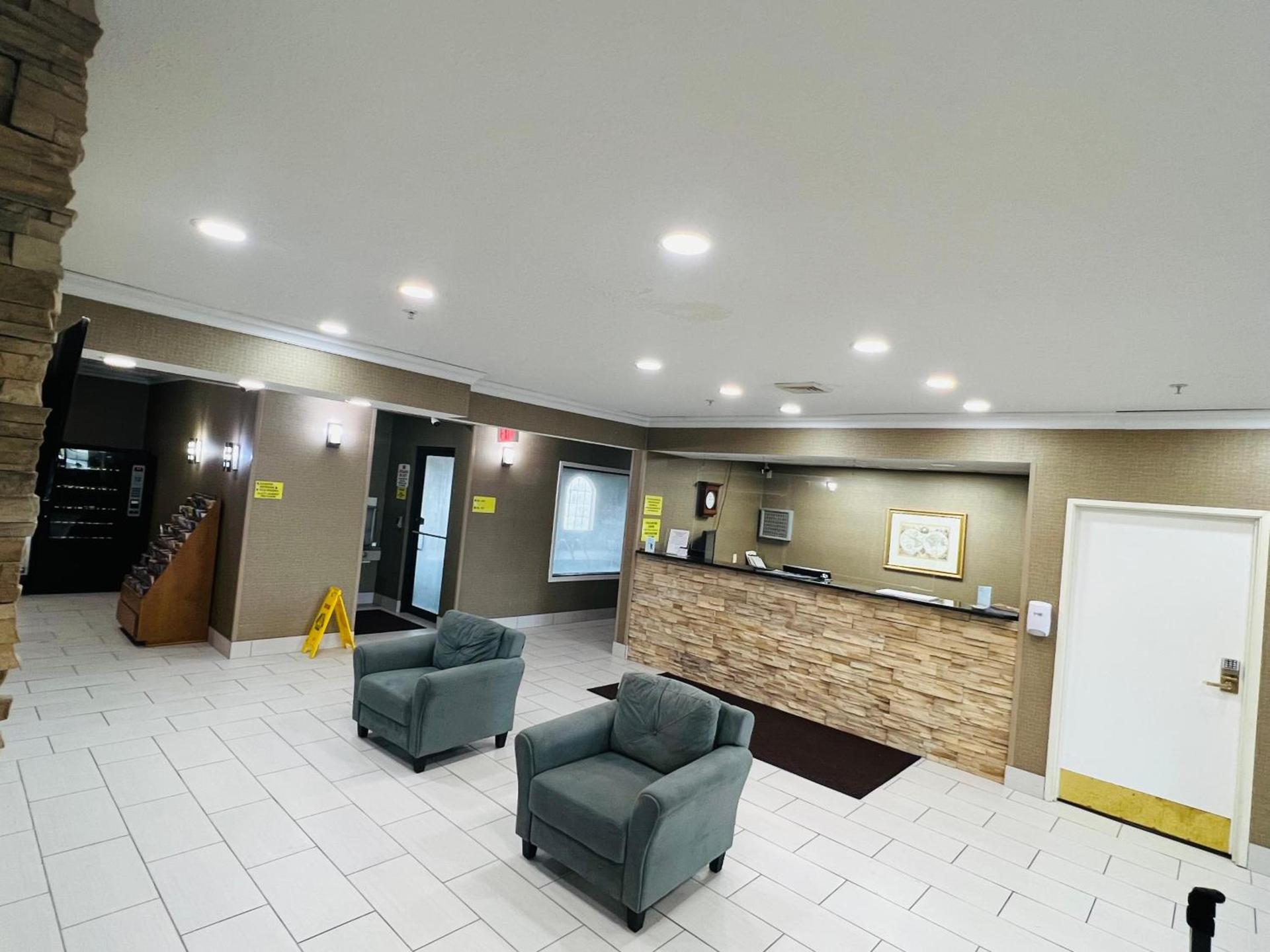Super 8 by Wyndham South Bend photo 11