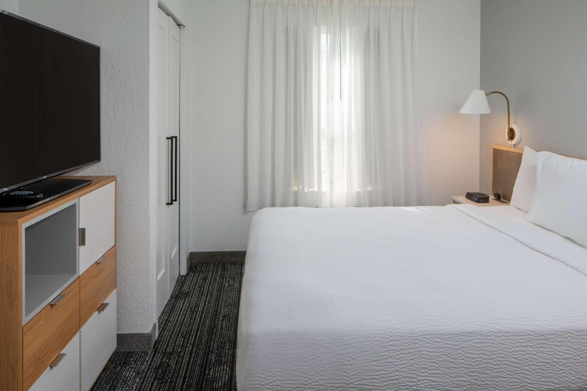 Sonesta Simply Suites Falls Church photo 5