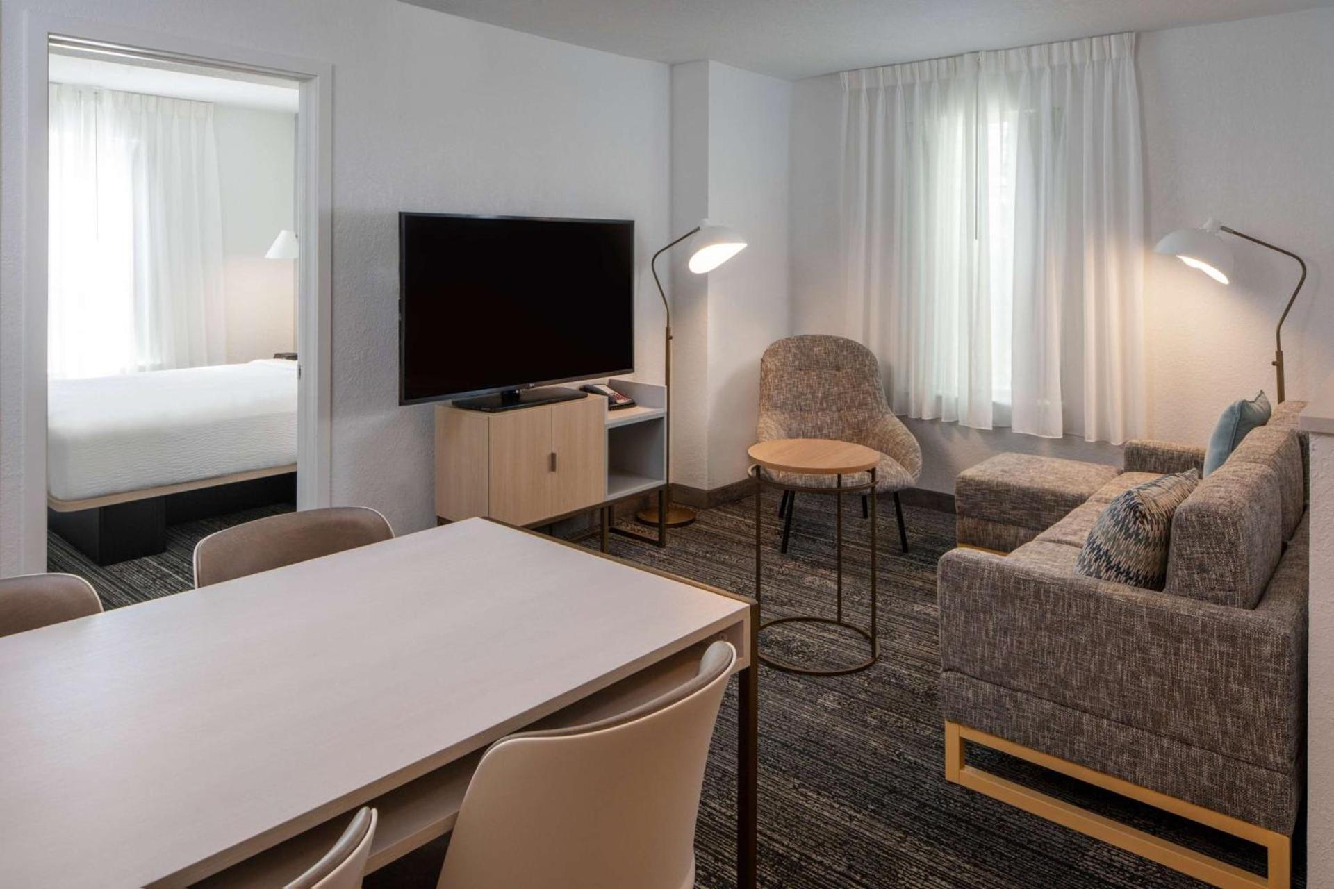 Sonesta Simply Suites Falls Church photo 6