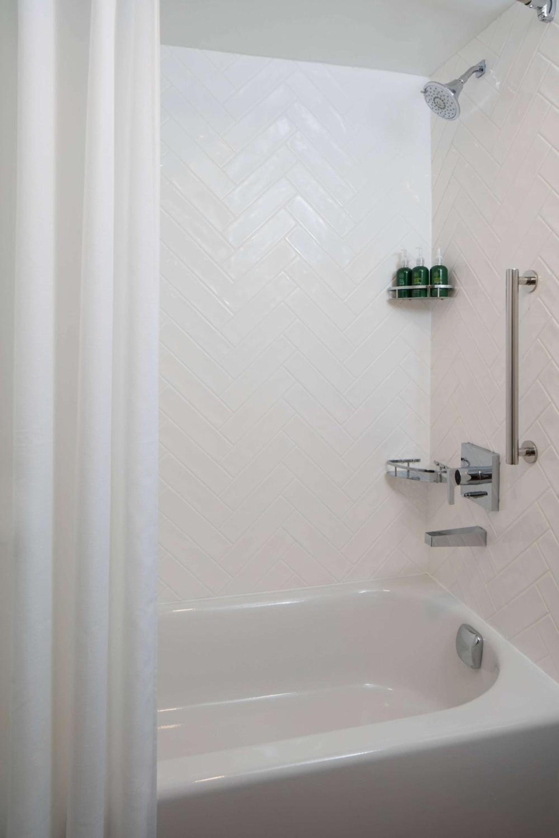 Sonesta Simply Suites Falls Church photo 2