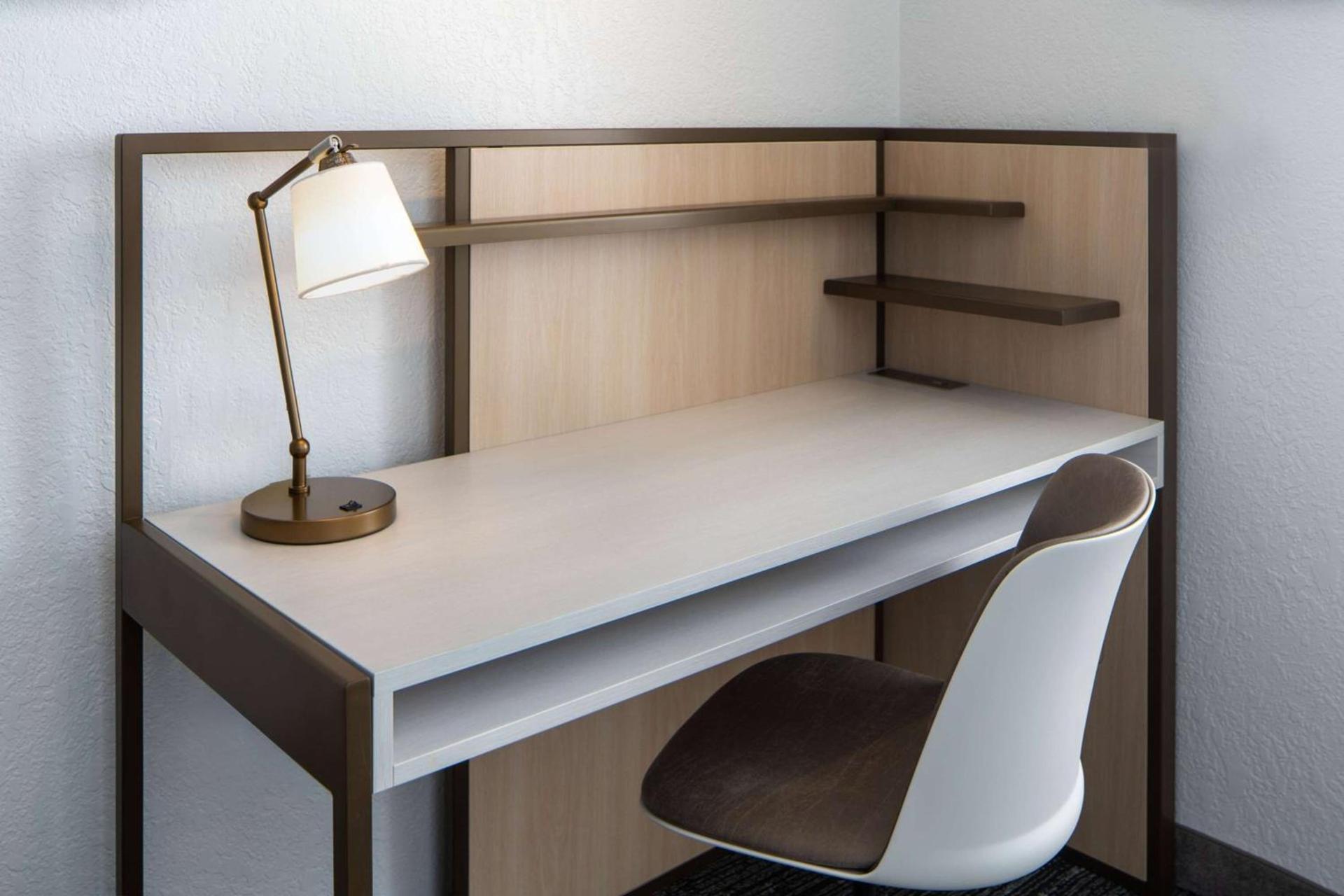 Sonesta Simply Suites Falls Church photo 9