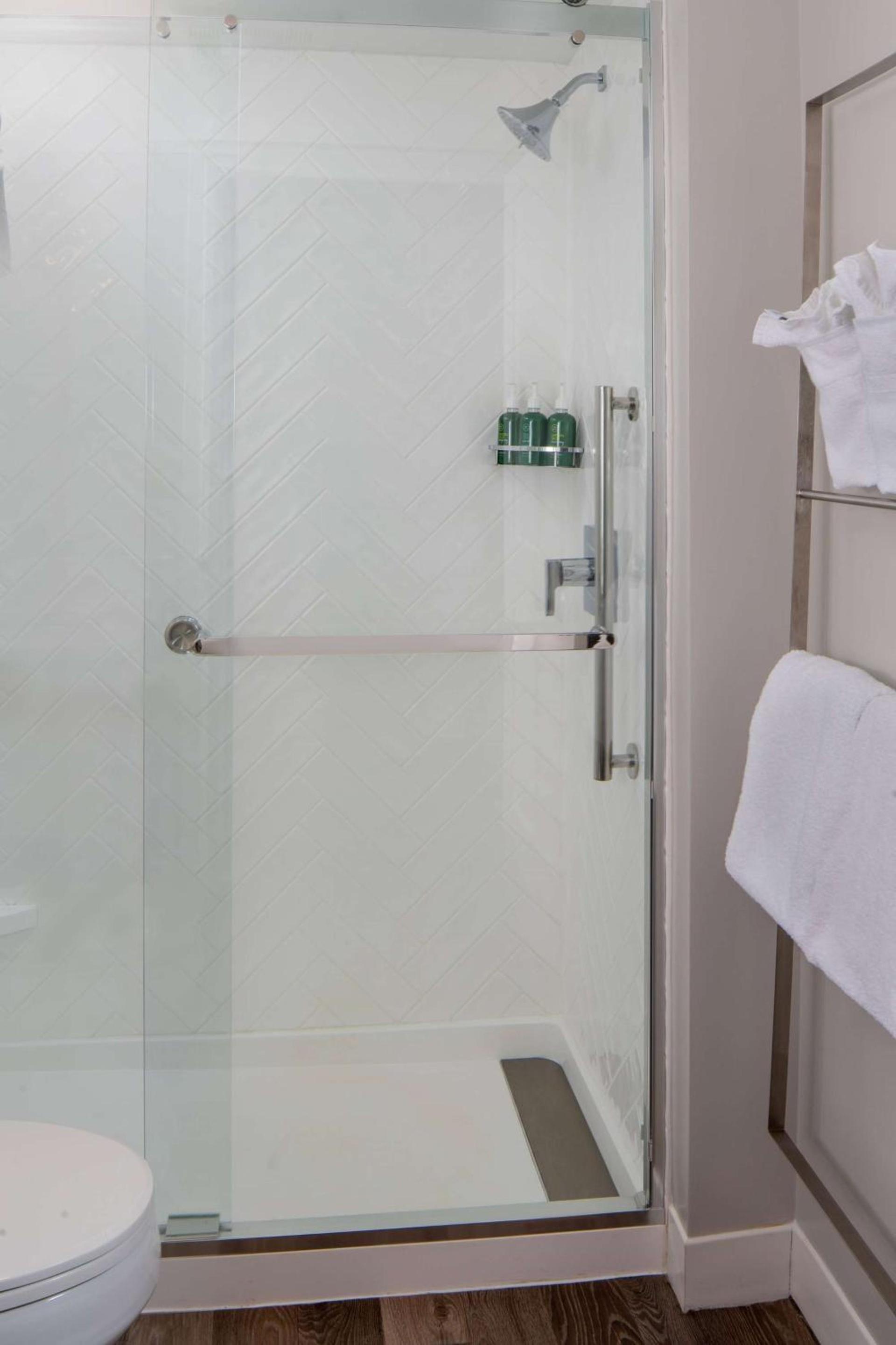 Sonesta Simply Suites Falls Church photo 12