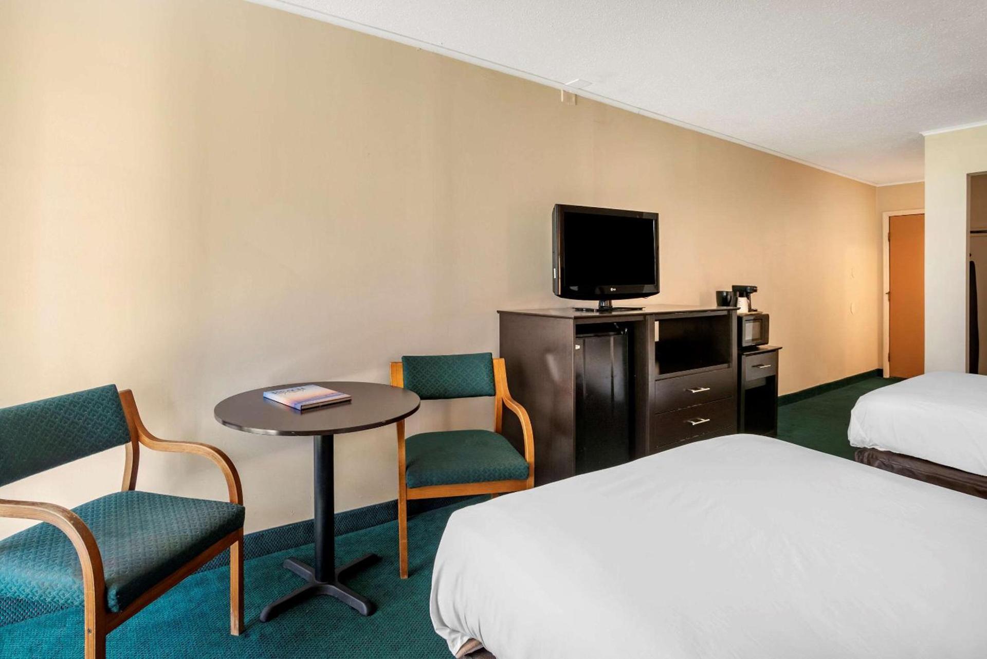 Rodeway Inn & Suites Rehoboth Beach photo 8