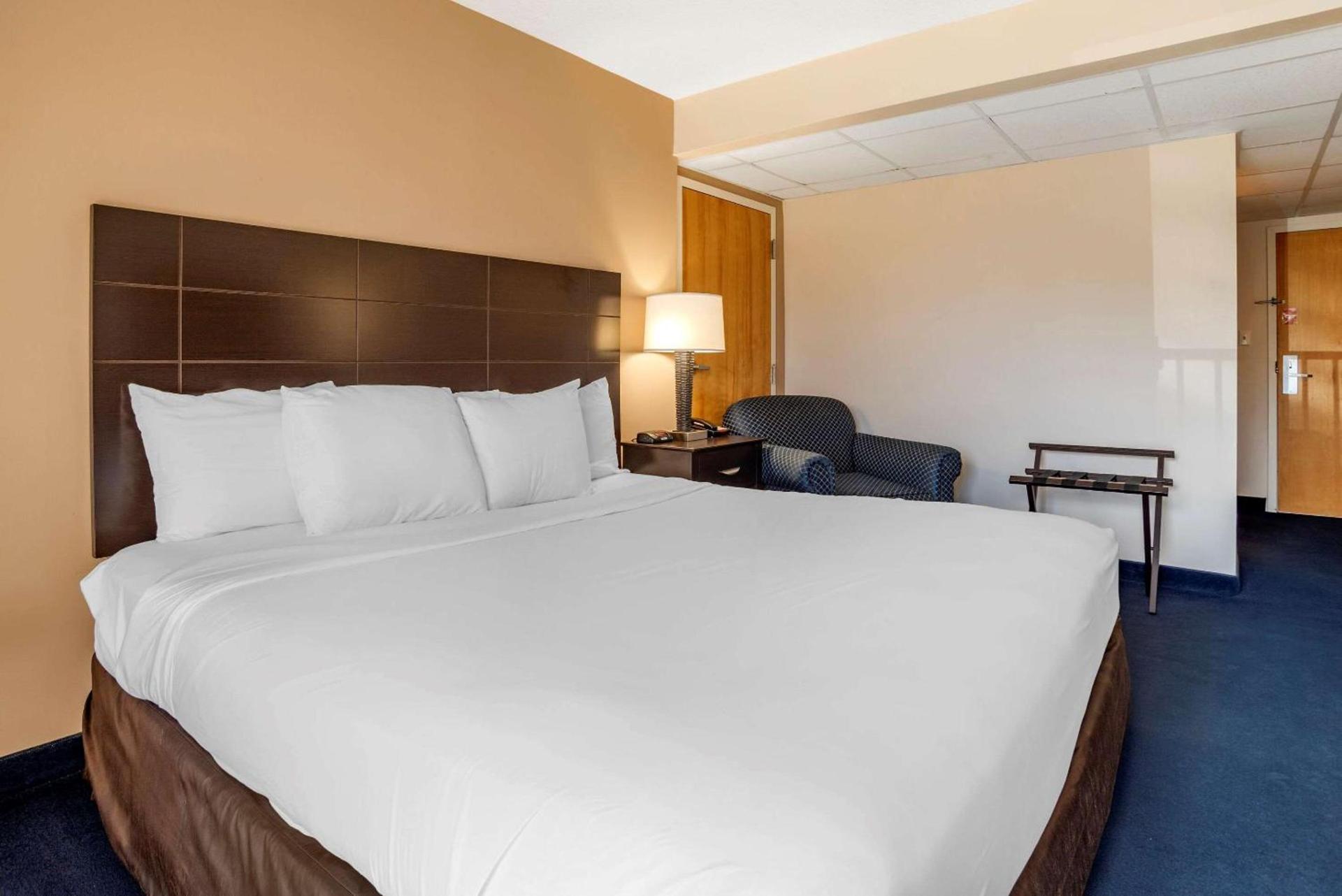 Econo Lodge Inn & Suites Rehoboth Beach photo 14