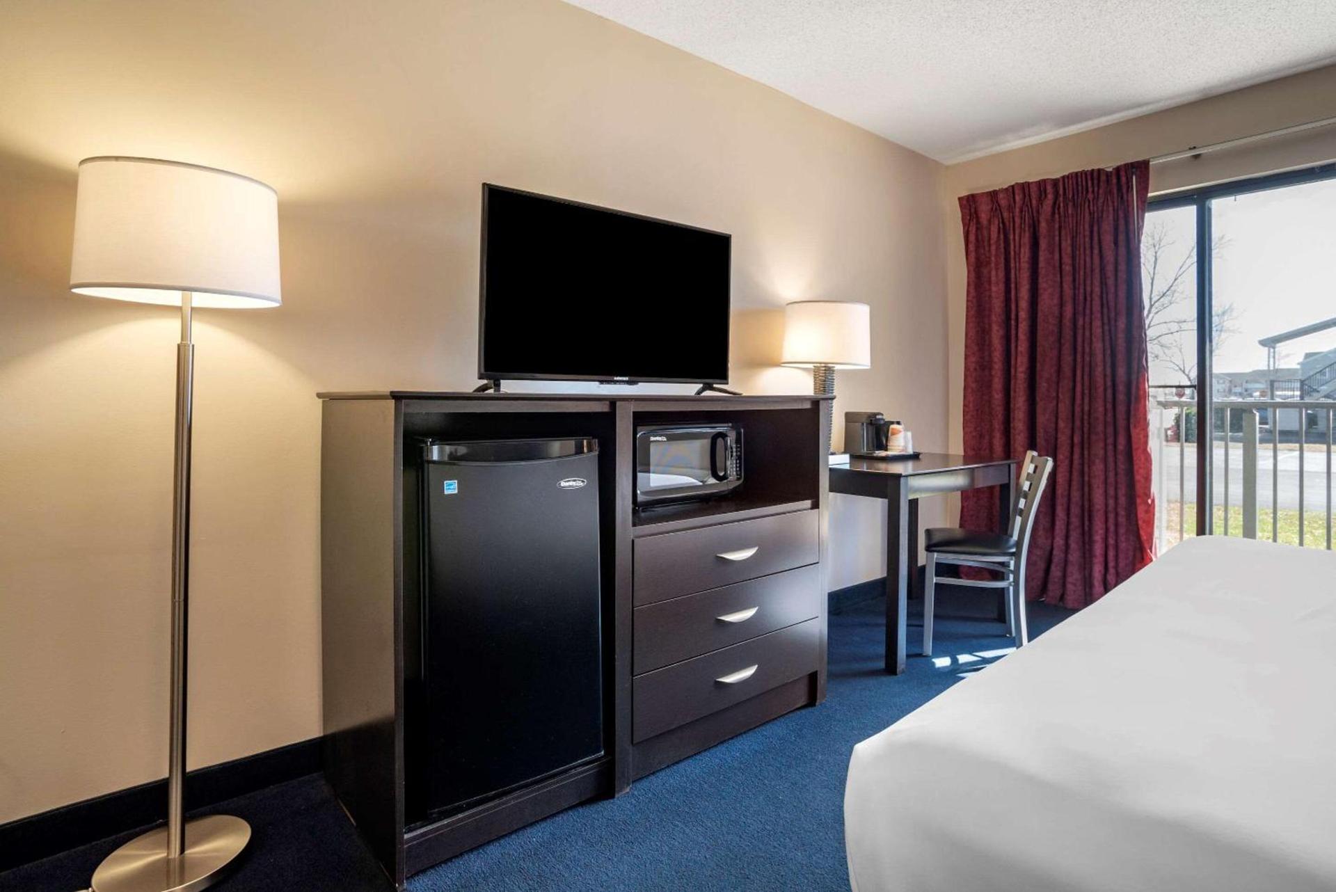 Econo Lodge Inn & Suites Rehoboth Beach photo 15