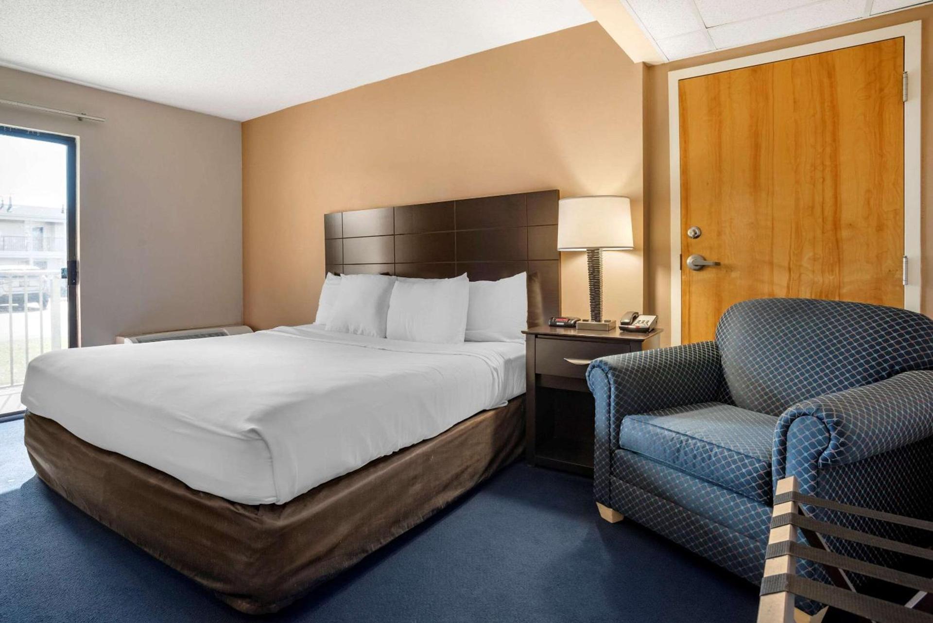 Econo Lodge Inn & Suites Rehoboth Beach photo 16
