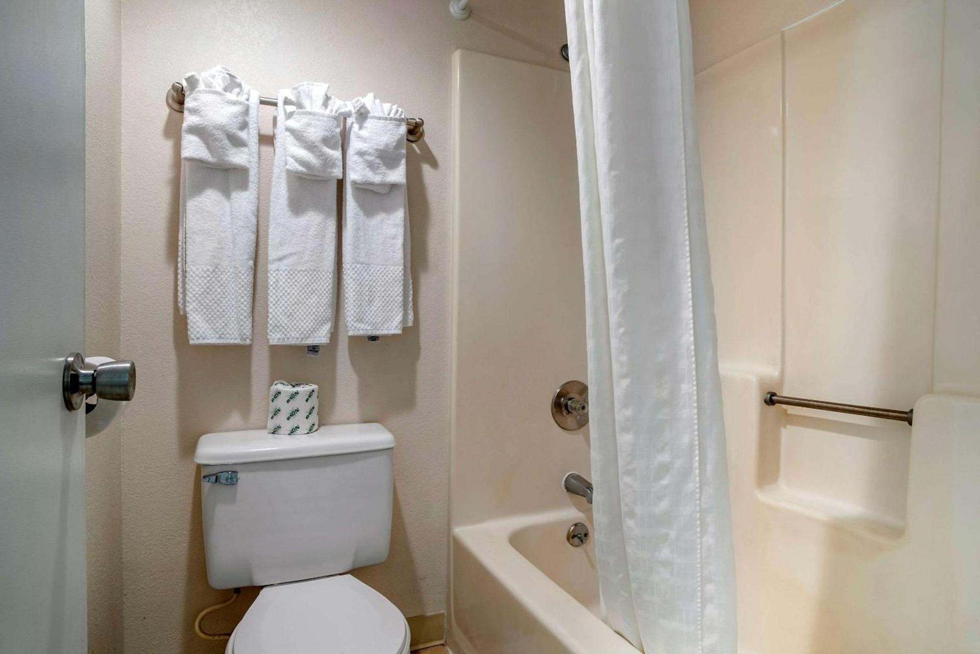 Econo Lodge Inn & Suites Rehoboth Beach photo 25