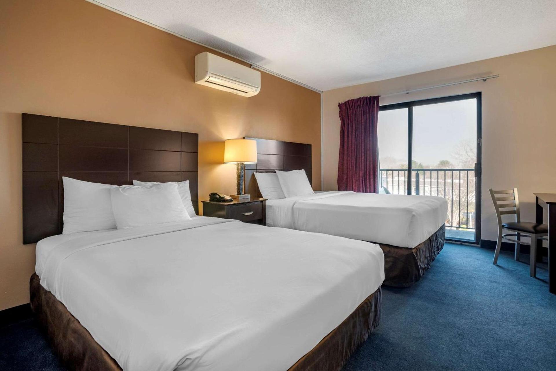 Econo Lodge Inn & Suites Rehoboth Beach photo 30