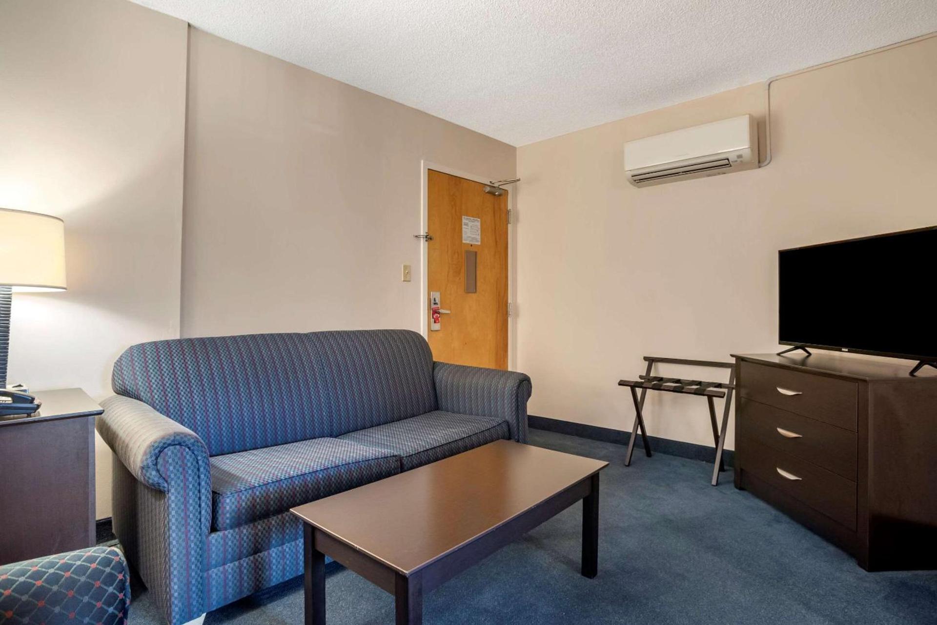 Econo Lodge Inn & Suites Rehoboth Beach photo 31
