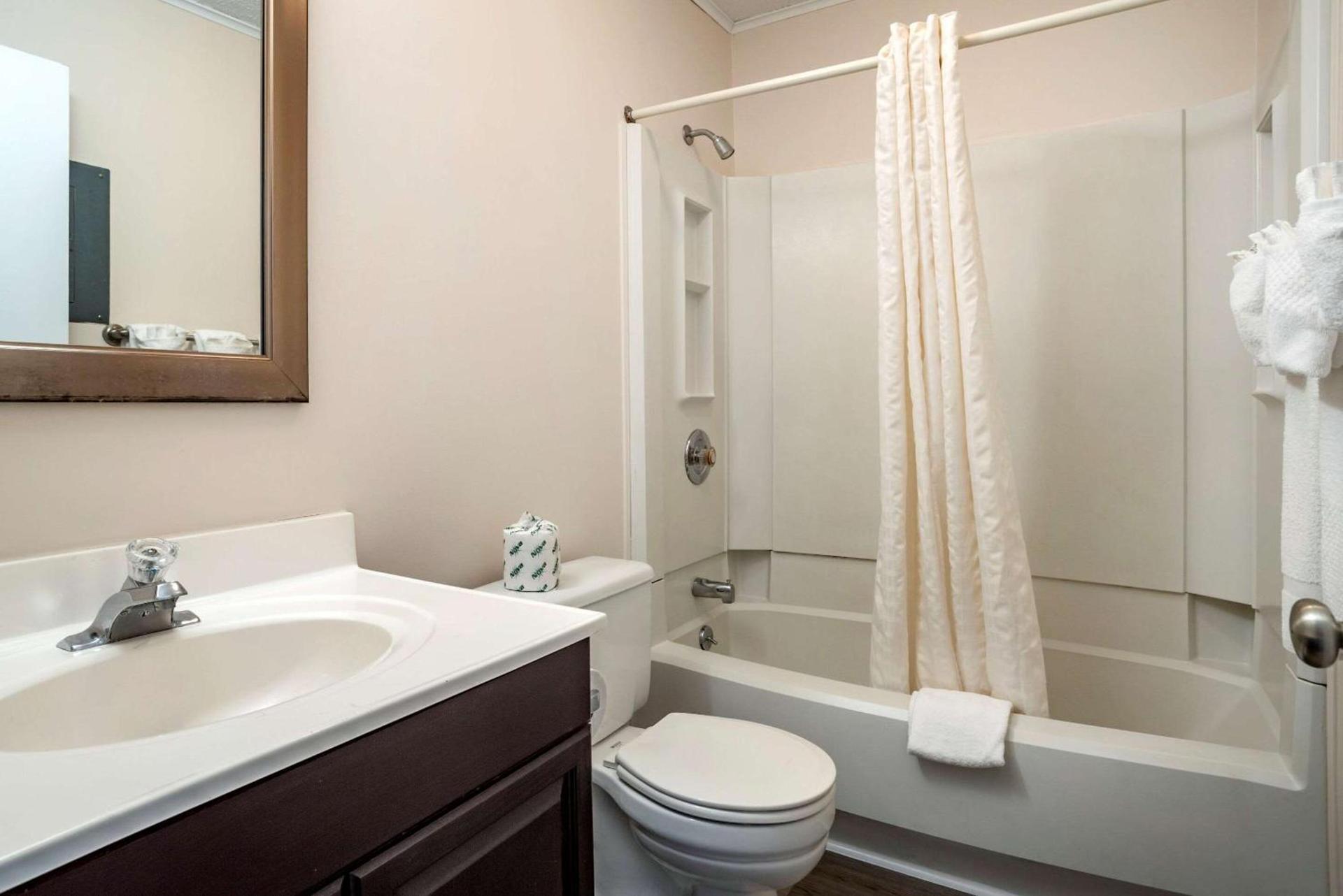 Rodeway Inn & Suites Rehoboth Beach photo 23
