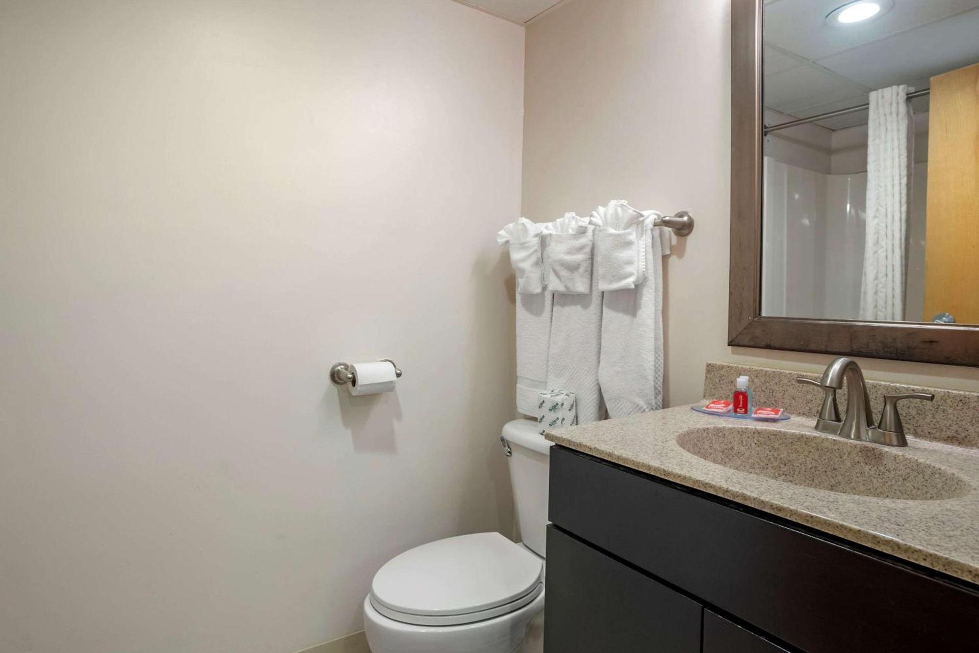 Econo Lodge Inn & Suites Rehoboth Beach photo 33