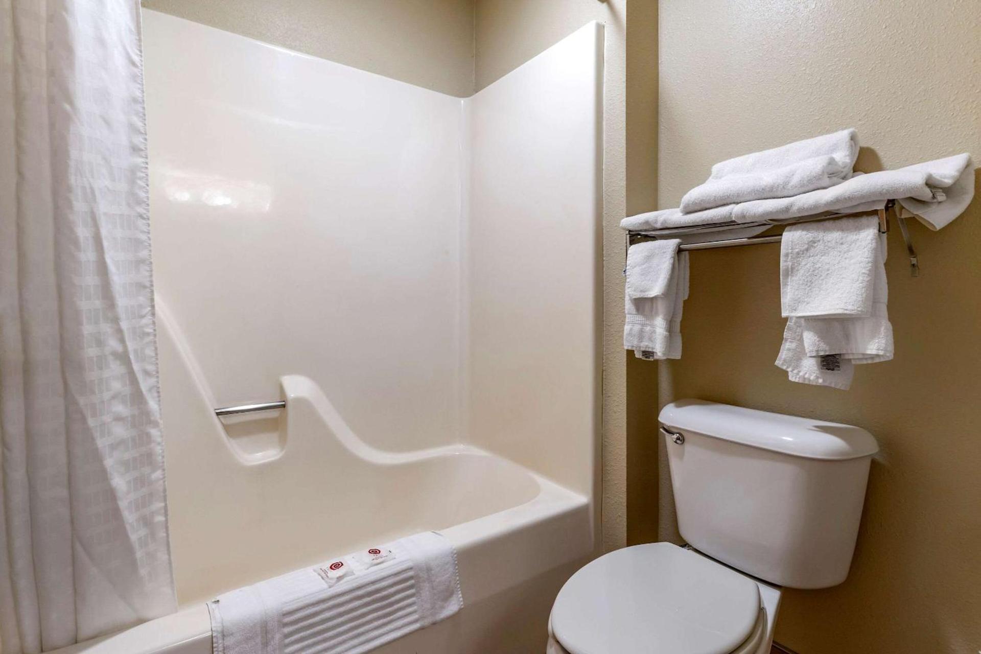 Comfort Inn & Suites Cedar Rapids North - Collins Road photo 18