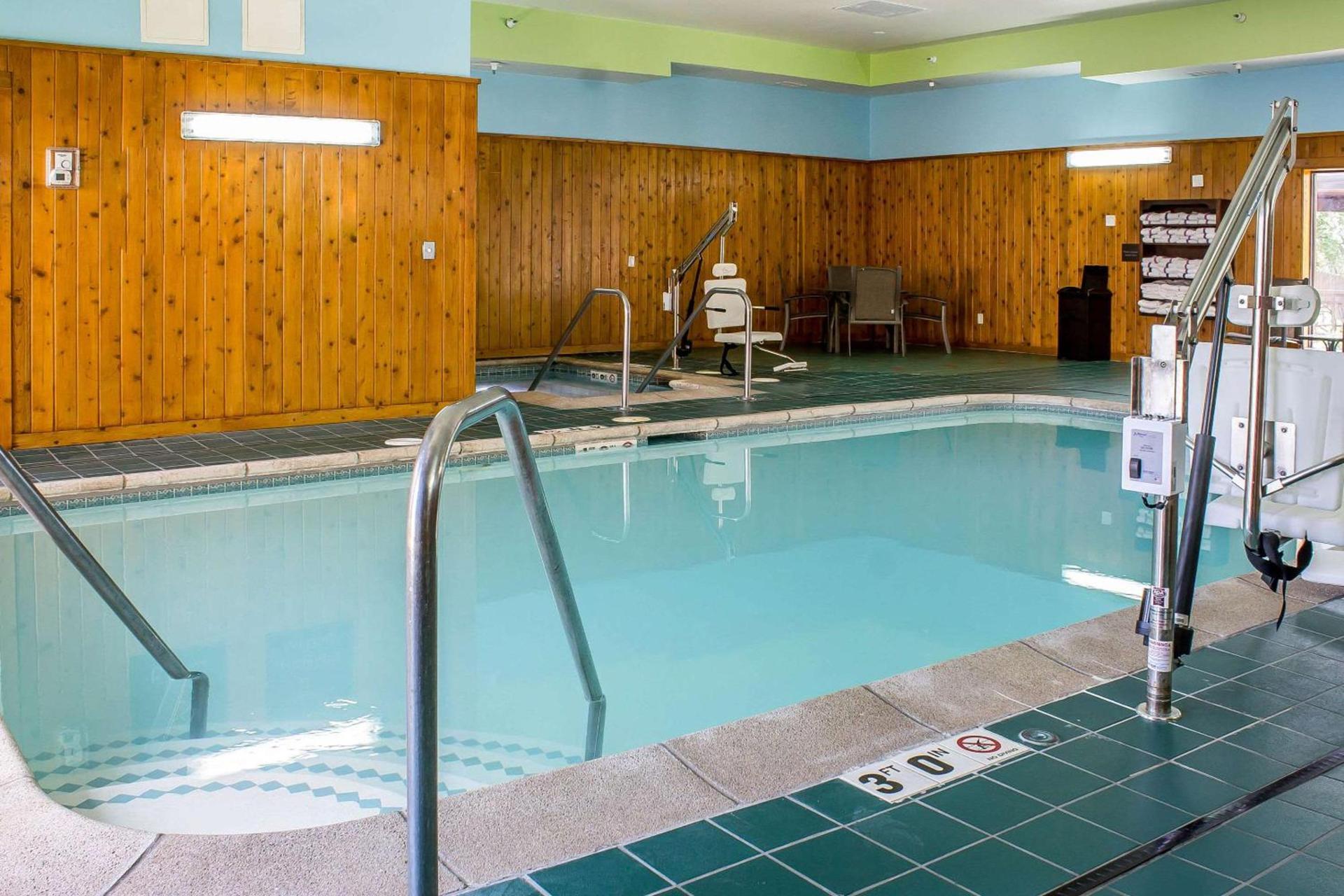 Comfort Inn & Suites Cedar Rapids North - Collins Road photo 49