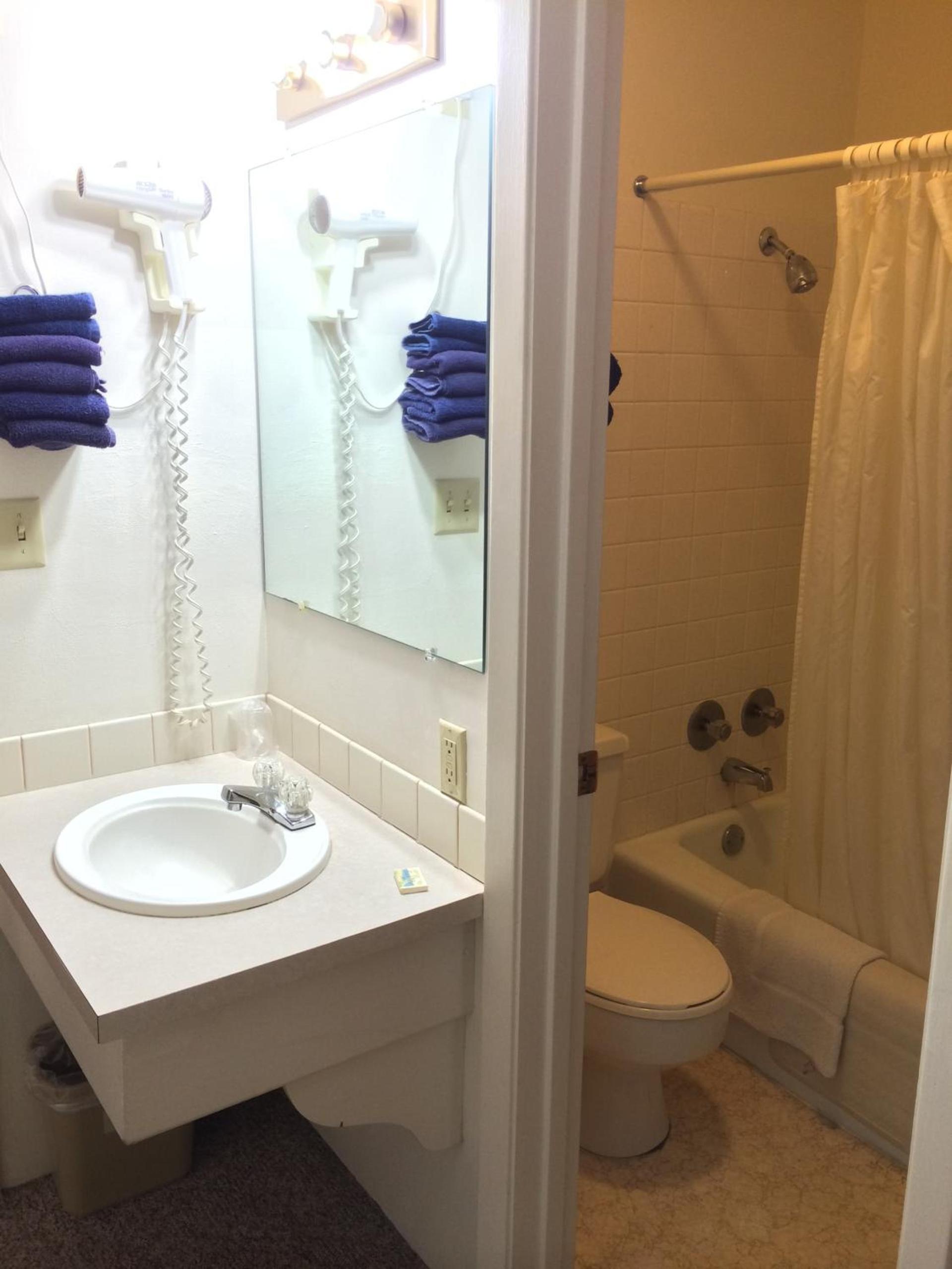 Island Inn photo 12
