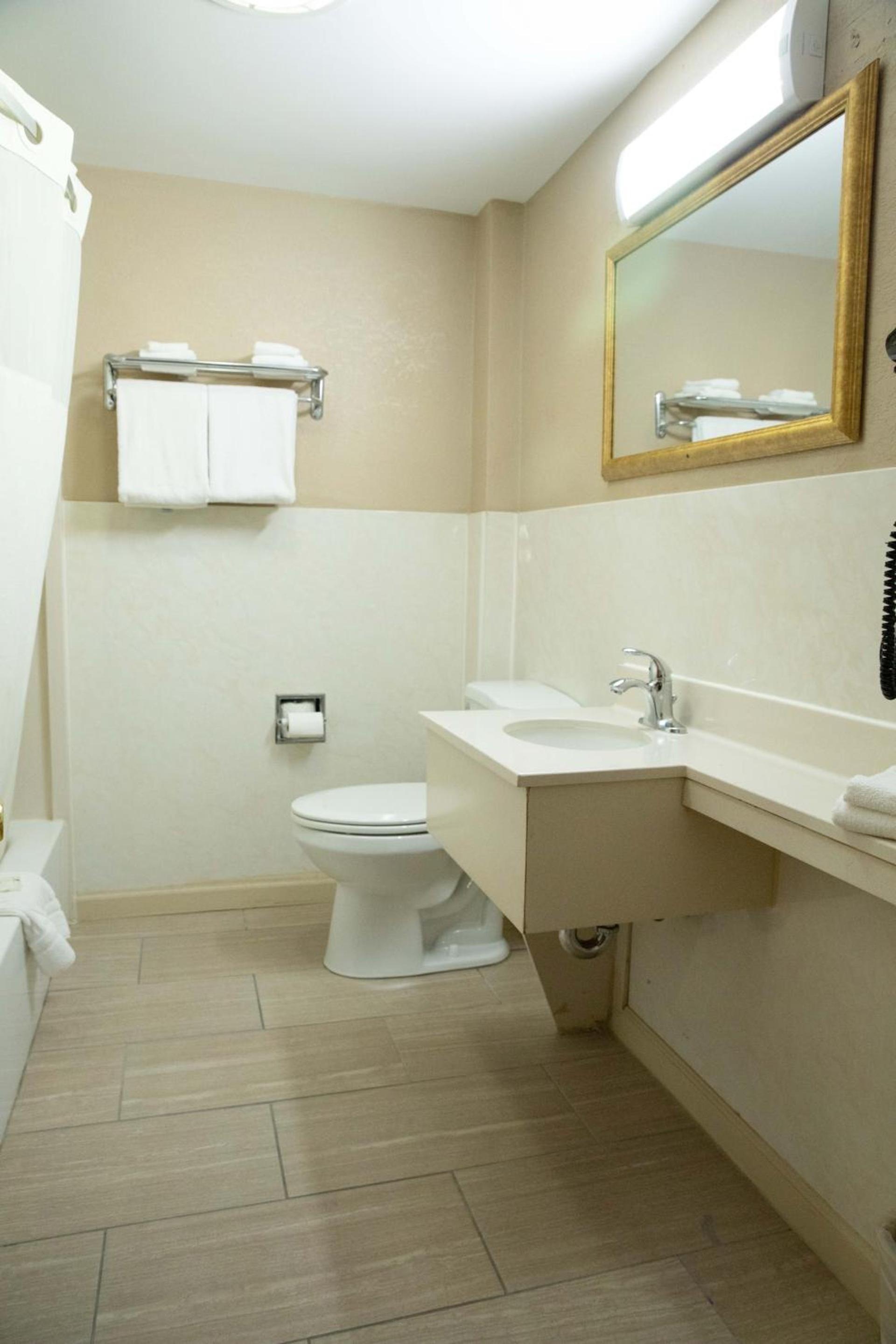 Quality Inn Raynham - Taunton photo 57